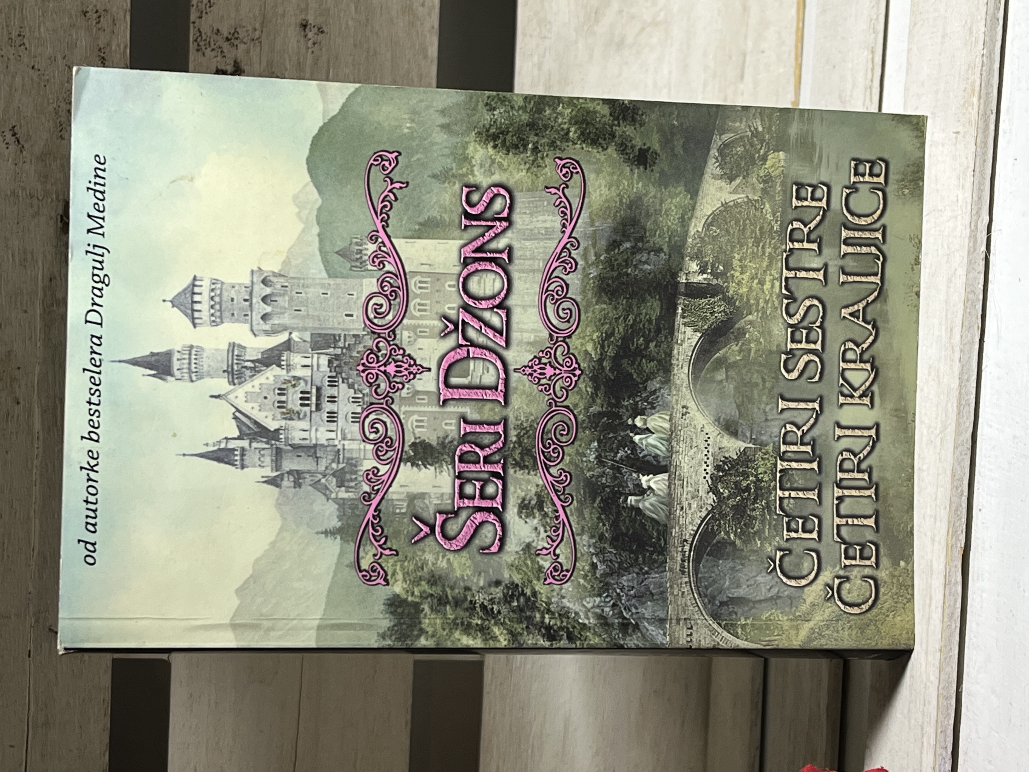 Četiri sestre četiri kraljice — Šeri Džons