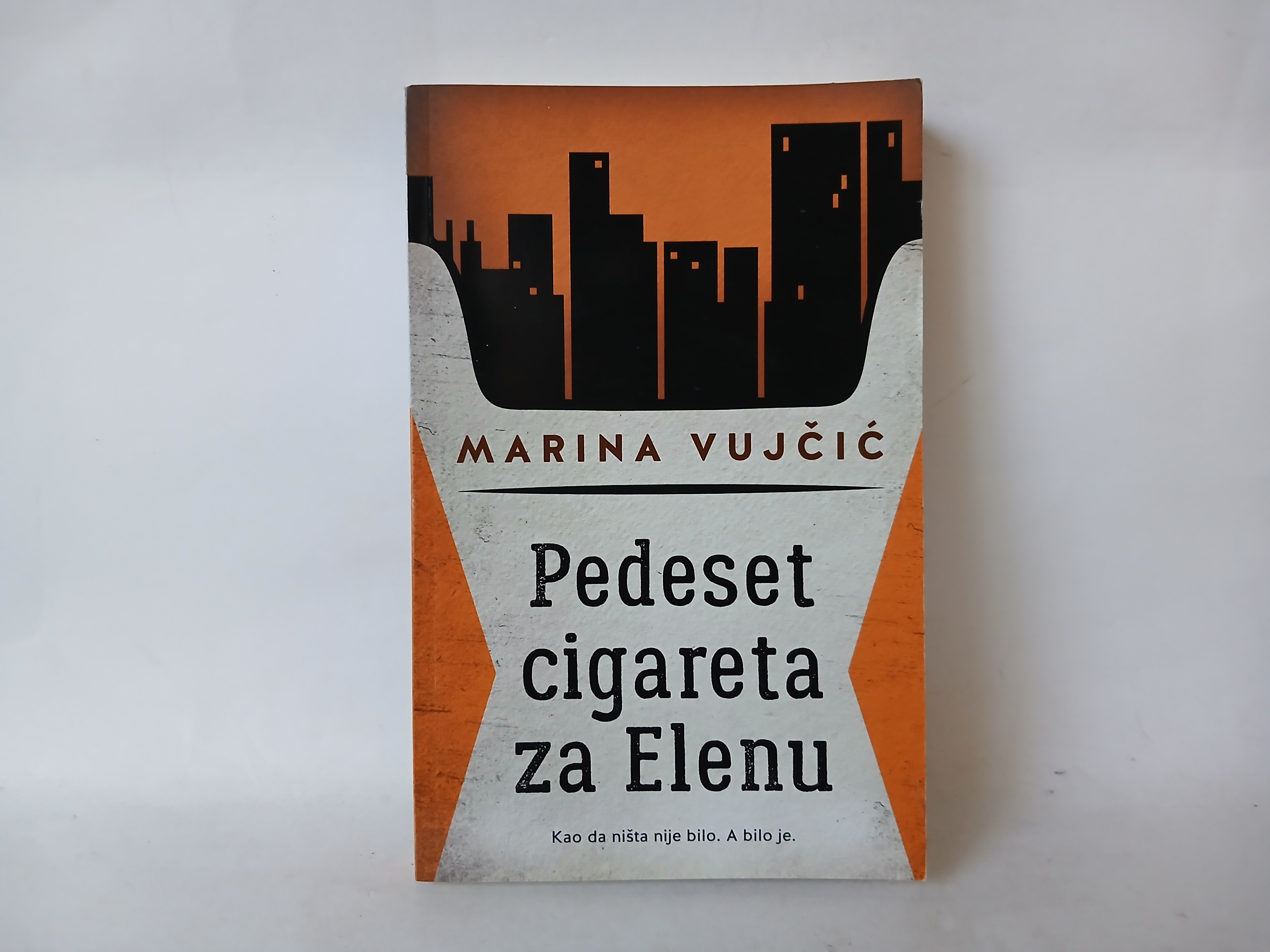 PEDESET CIGARETA ZA ELENU-MARINA VUJČIĆ — MARINA VUJČIĆ