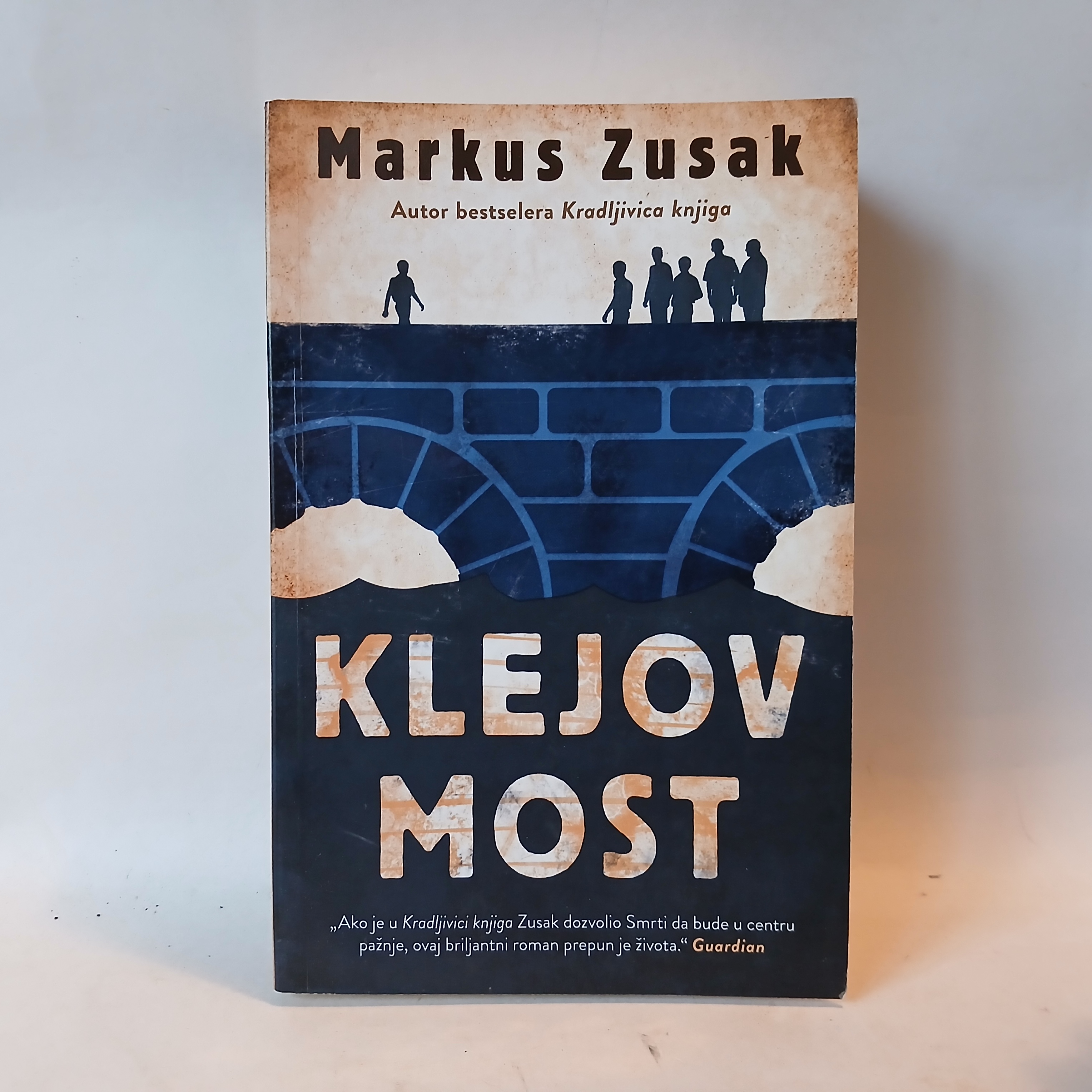 KLEJOV MOST - Markus Zusak — Markus Zusak, polovna knjiga