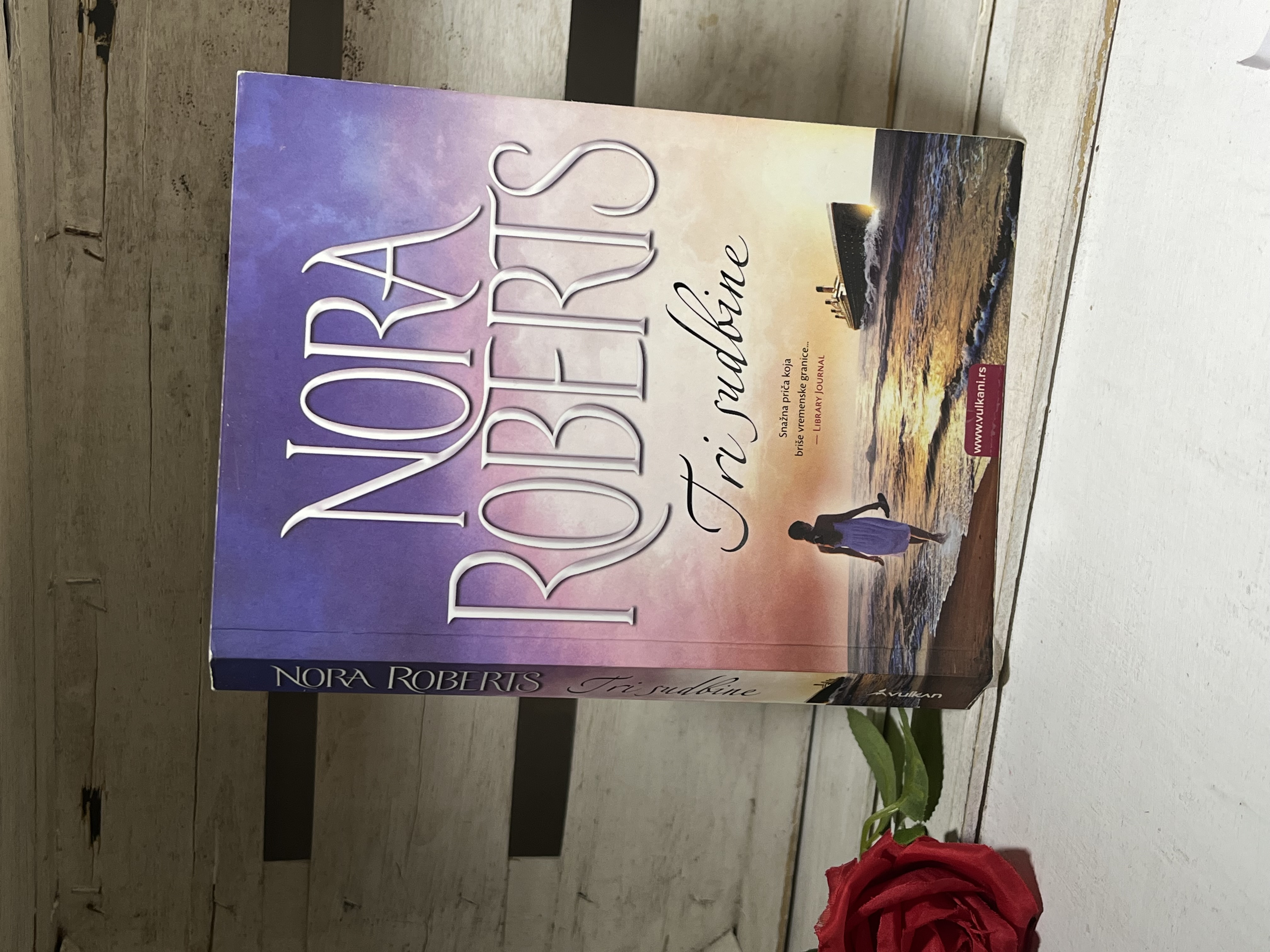 TRI SUDBINE - NORA ROBERTS — NORA ROBERTS, polovna knjiga