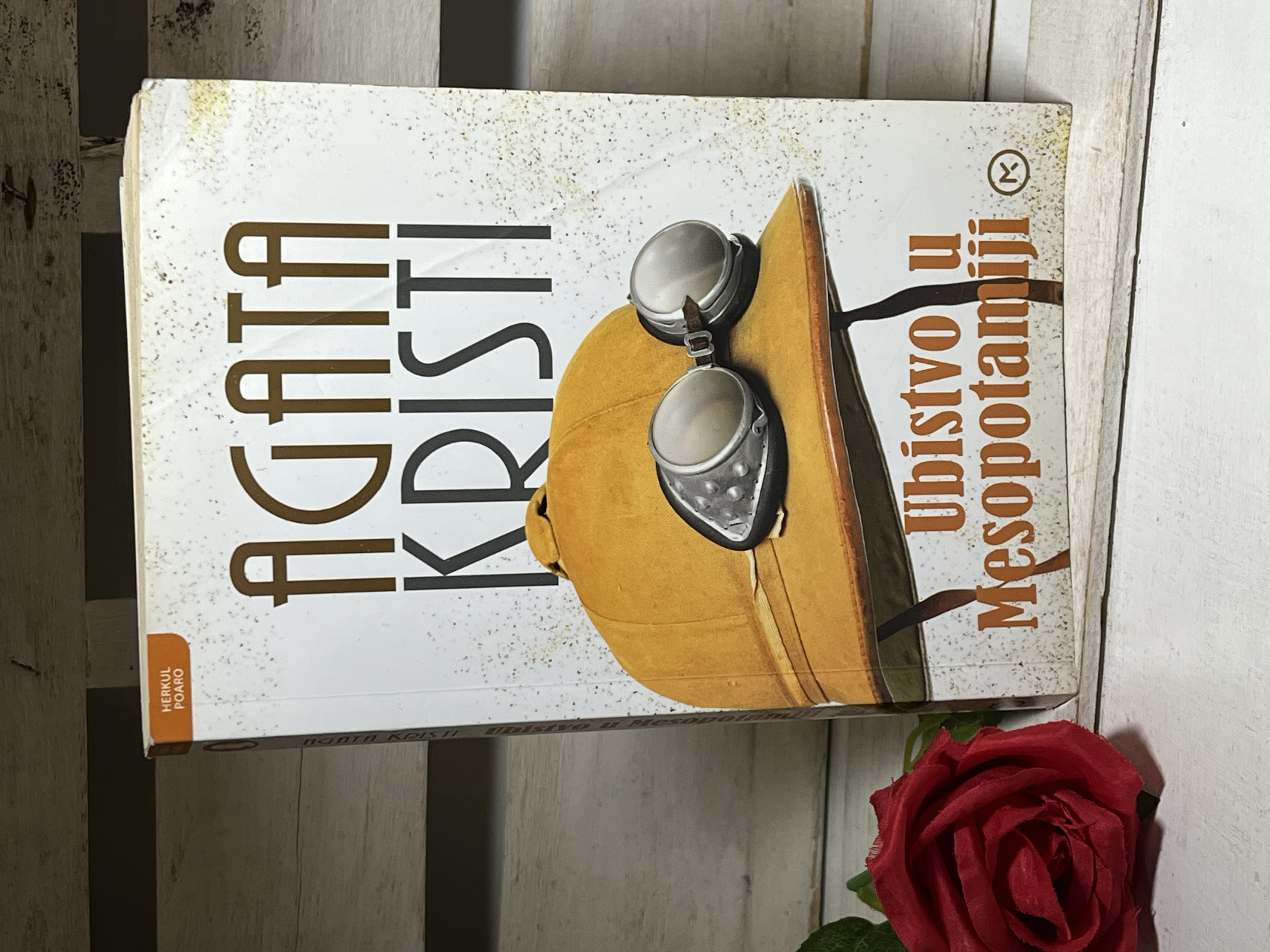 Ubistvo u Mesopotamiji Agata Kristi — Agata Kristi, polovna knjiga