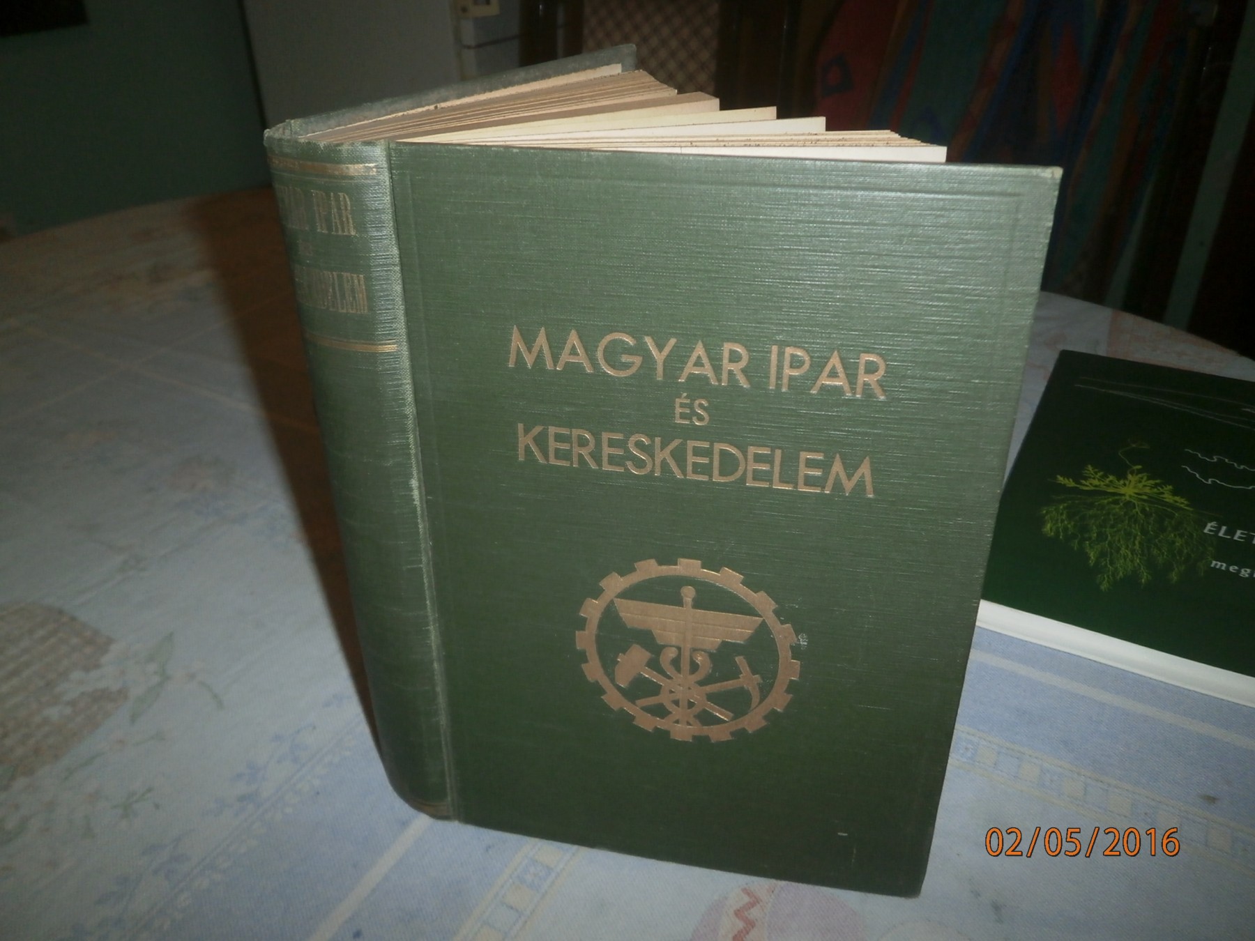 MAGYAR IPAR ÉS KERESKEDELEM (Mađarska industrija i trgovina) — na MAĐARSKOM, ilustrovano (Budimpešta, 1941) — Dr Dobsa László i saradnici, antikvarna knjiga