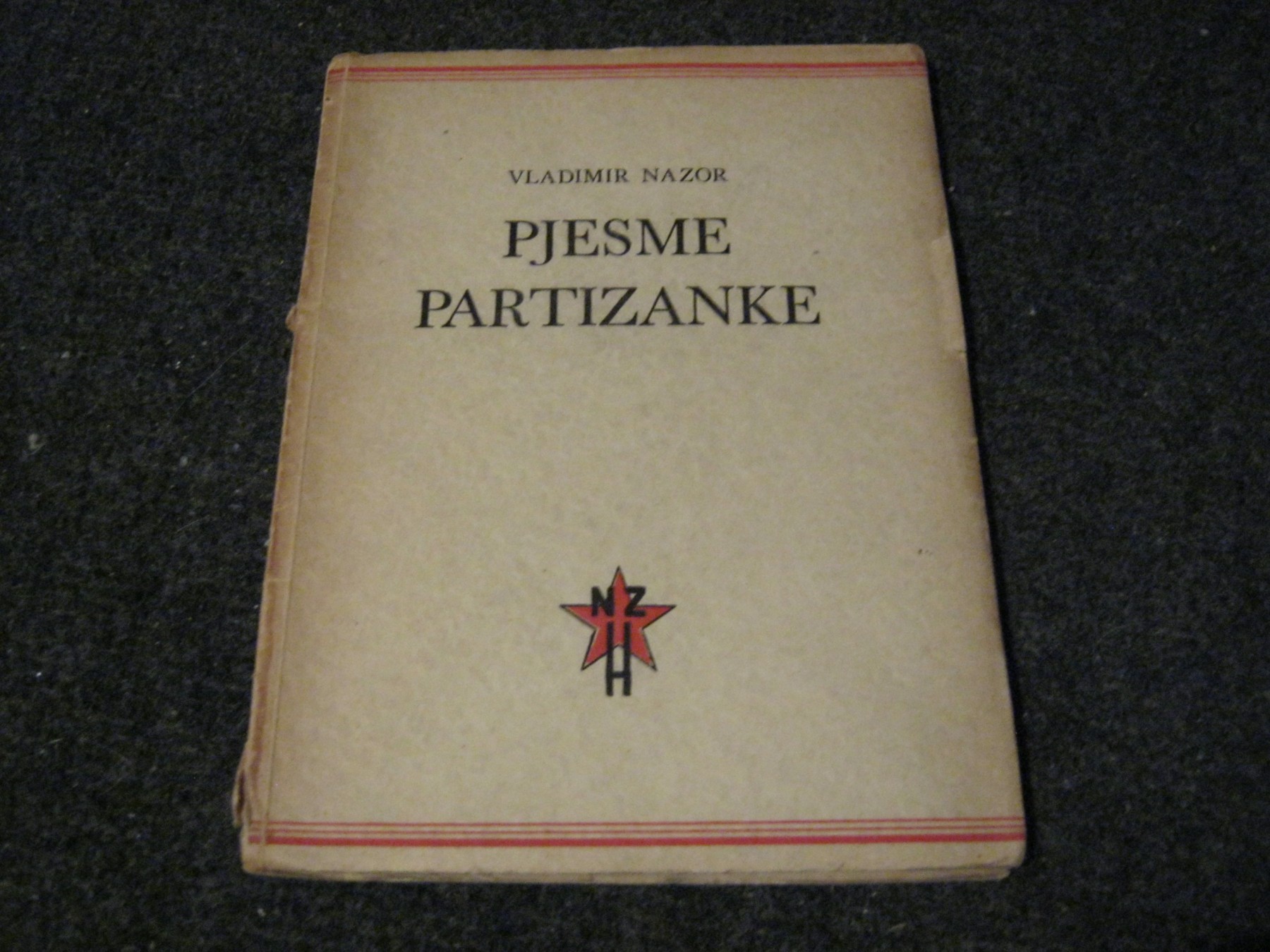 PJESME PARTIZANKE — posvećeno „Hrvatskoj partizanskoj omladini" (Nakladni zavod Hrvatske, 1945) — Vladimir Nazor, antikvarna knjiga