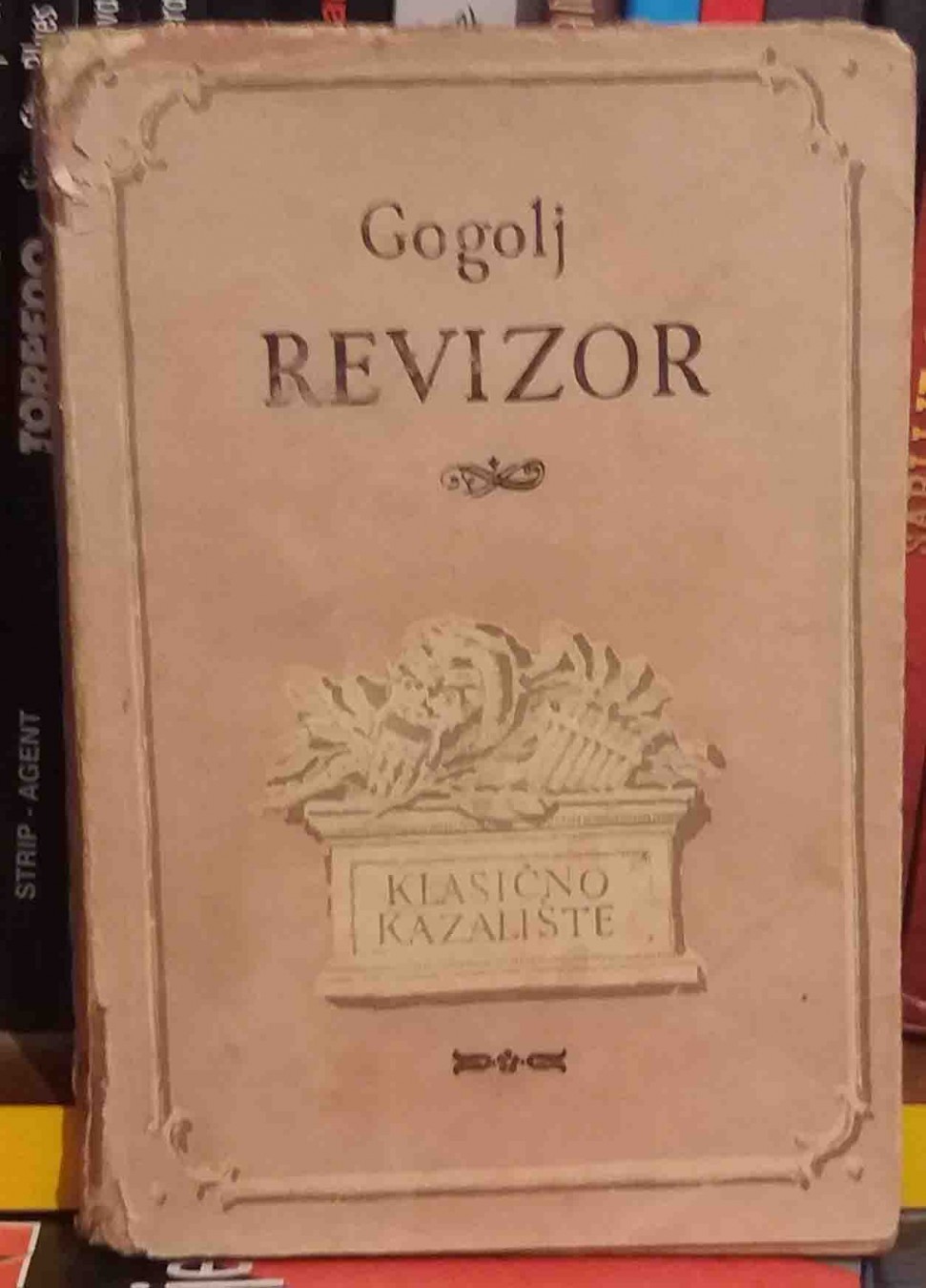 REVIZOR — komedija (edicija „Klasično kazalište", 1947) — Nikolaj V. Gogolj, antikvarna knjiga