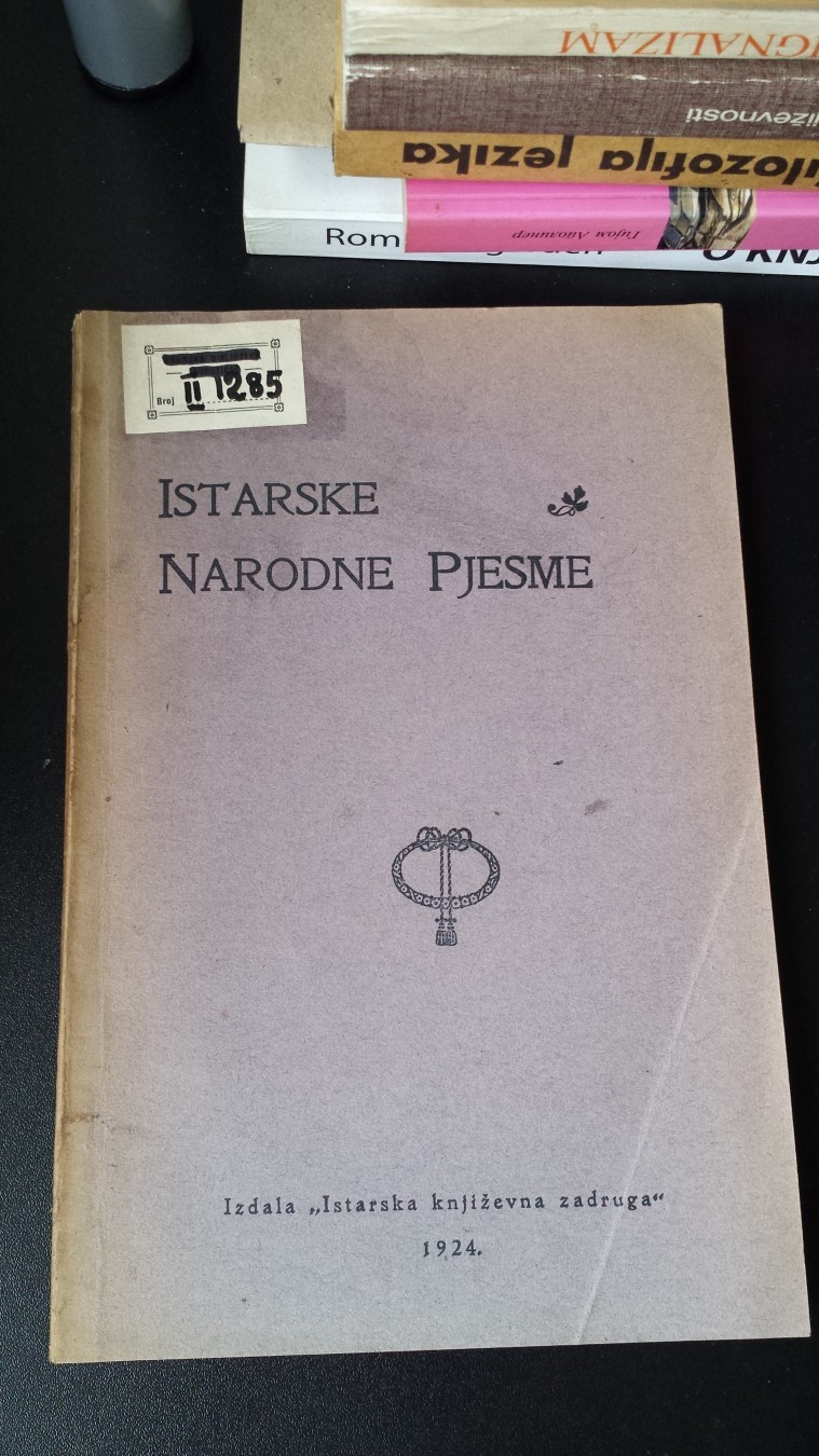 ISTARSKE NARODNE PJESME — sa tumačem riječi (Istarska književna zadruga, Opatija 1924) — Istarska književna zadruga, antikvarna knjiga