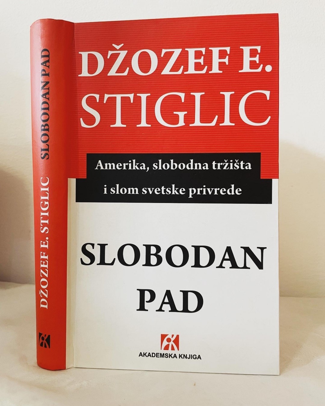 Slobodan pad — Džozef E. Stiglic