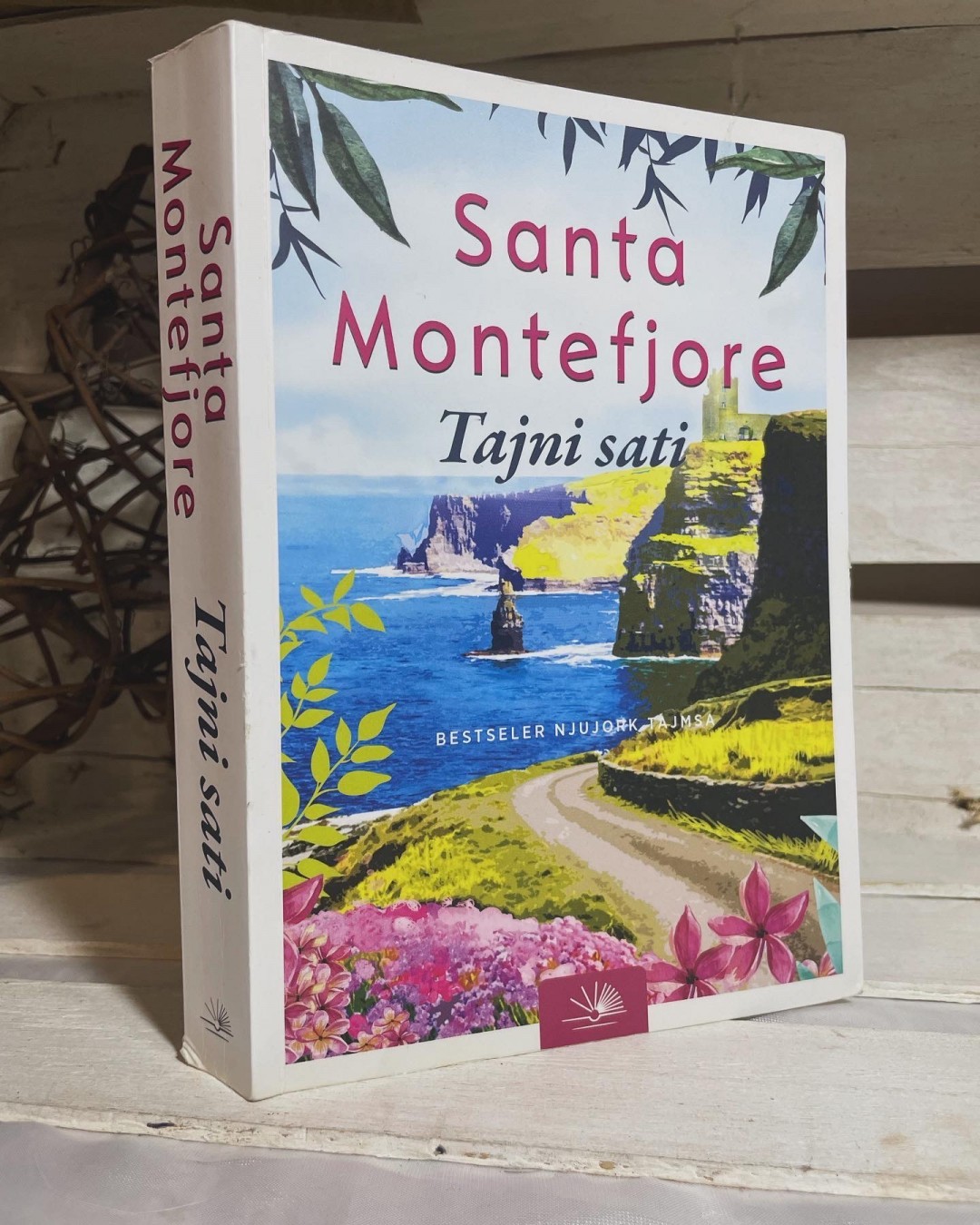 Tajni sati — Santa Montefjore