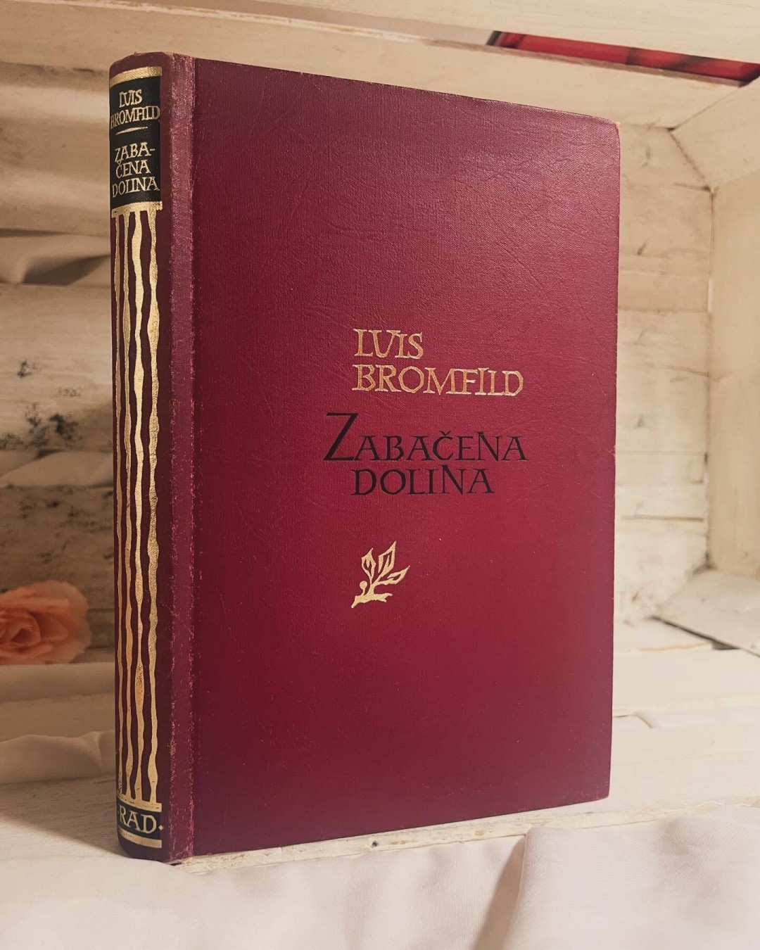 Zabačena dolina — Luis Bromfild