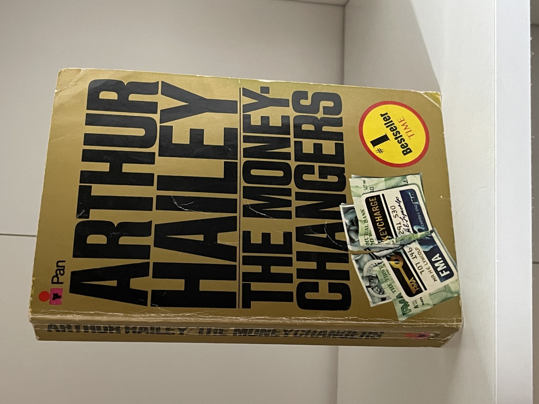The Moneychangers — Arthur Hailey