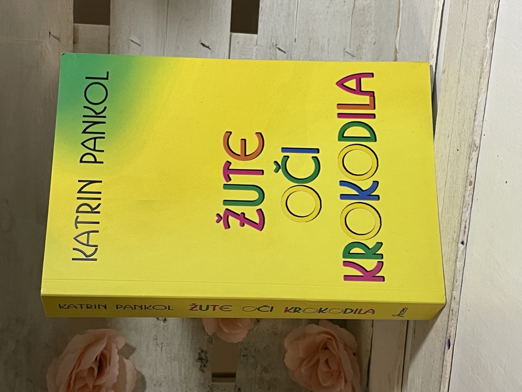 Žute oči krokodila — Katrin Pankol