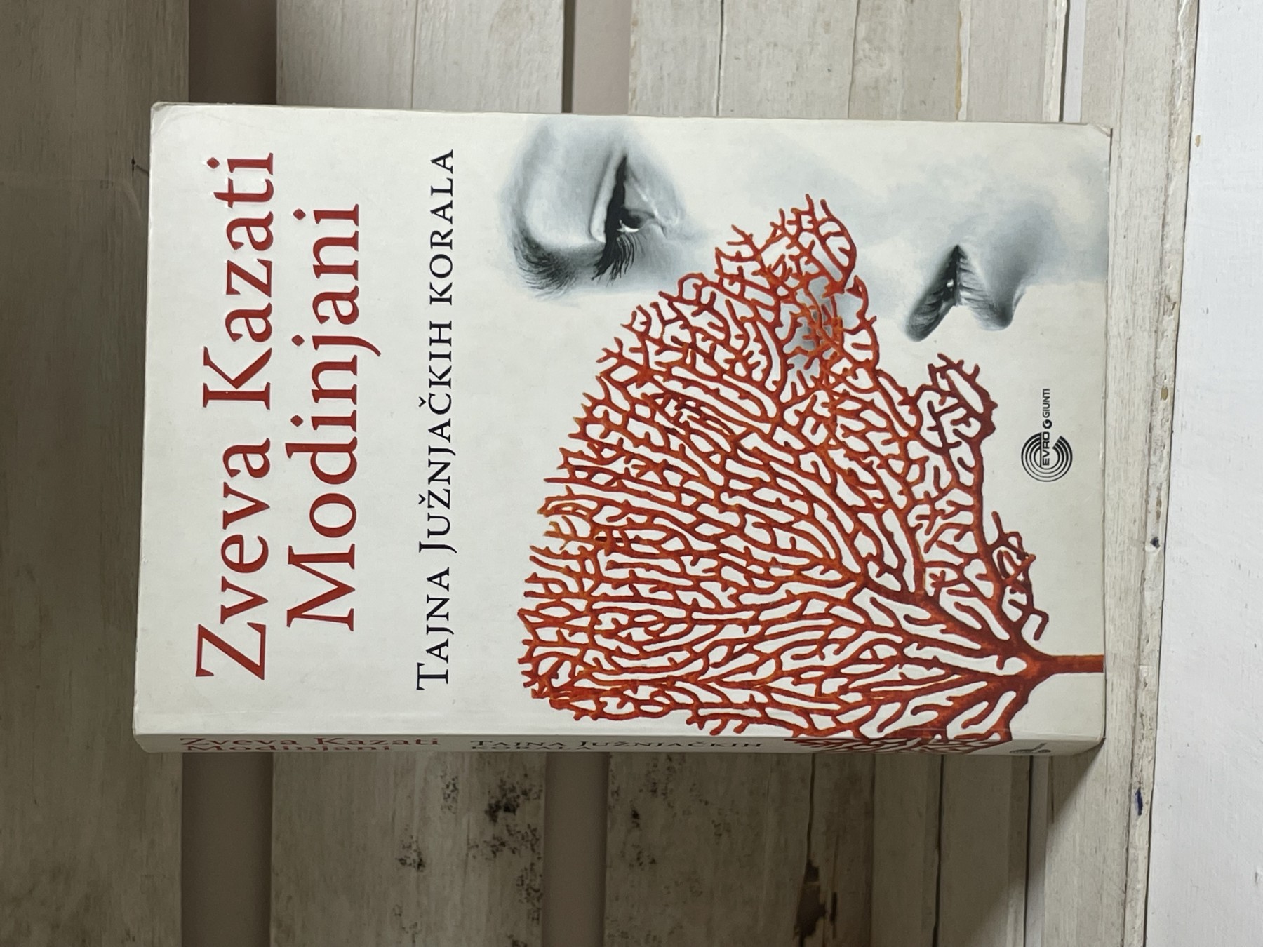 Tajna južnjačkih korala — Zveva Kazati Modinjani