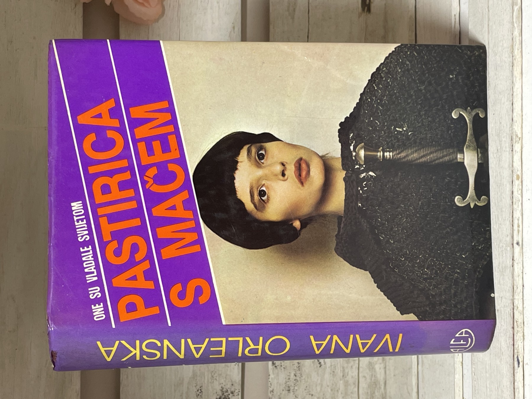 Ivana Orleanska: pastirica s mačem — Anke Kroning