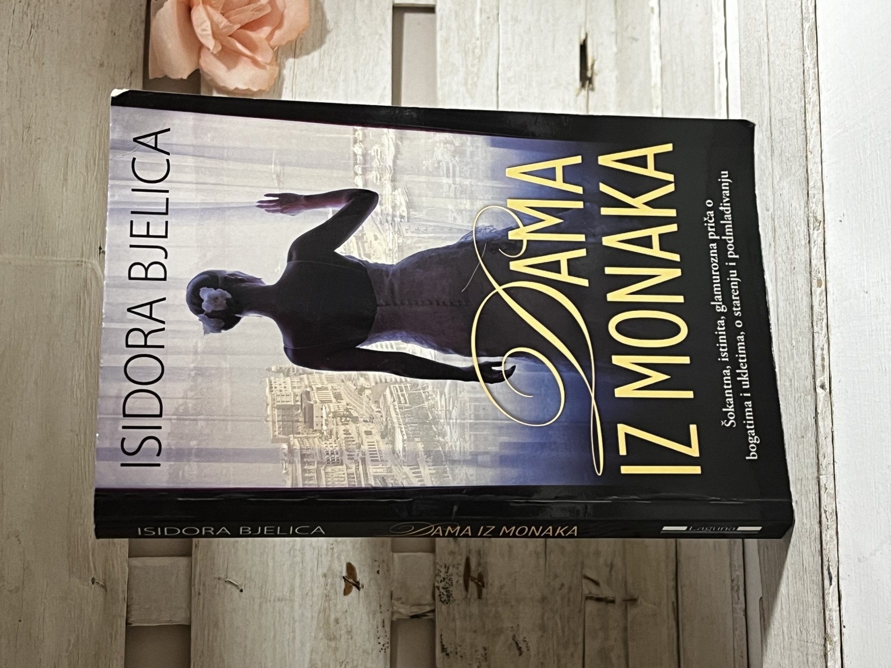 Dama iz Monaka — Isidora Bjelica