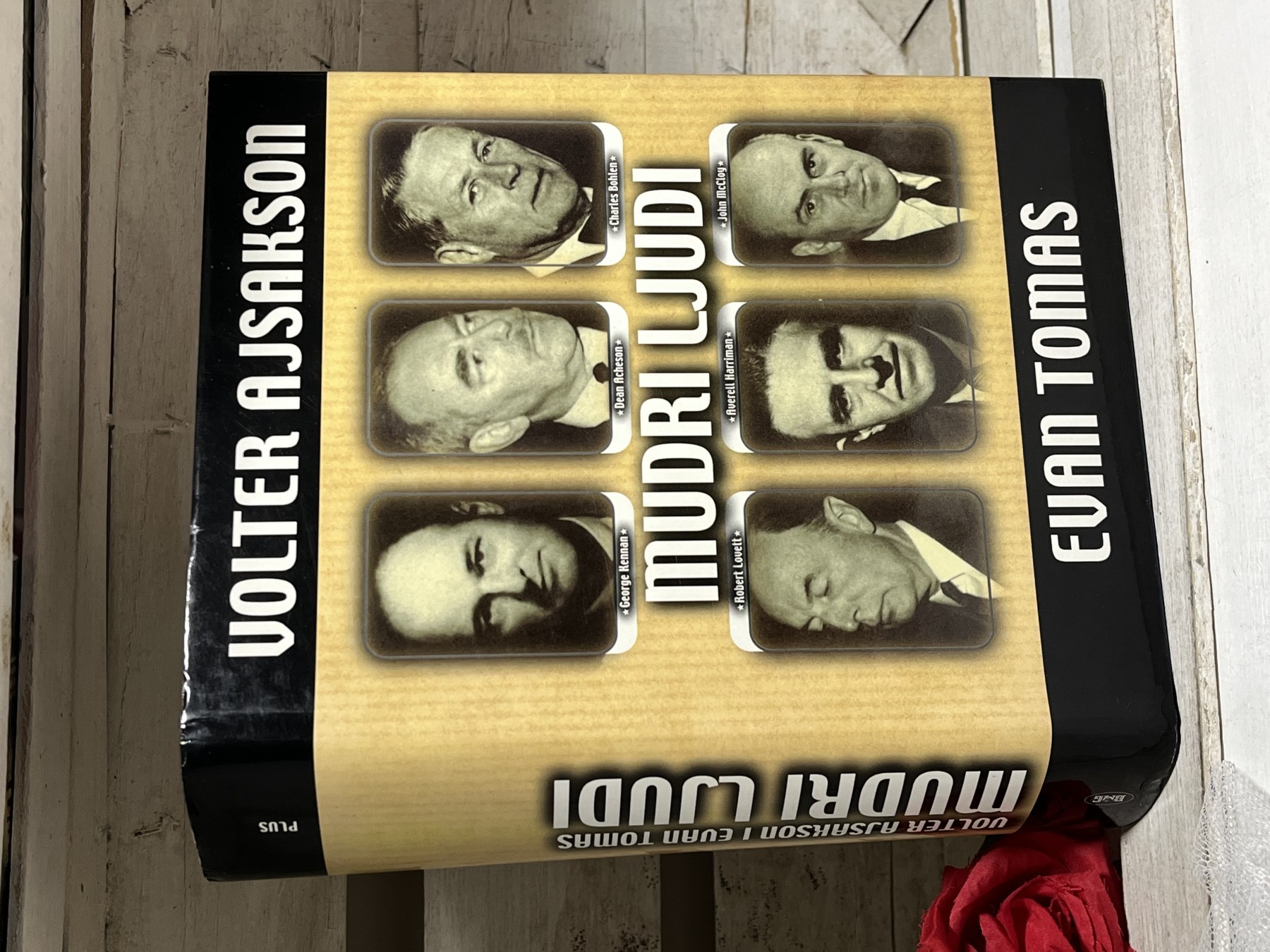 Mudri ljudi — Volter Ajsakson i Evan Tomas