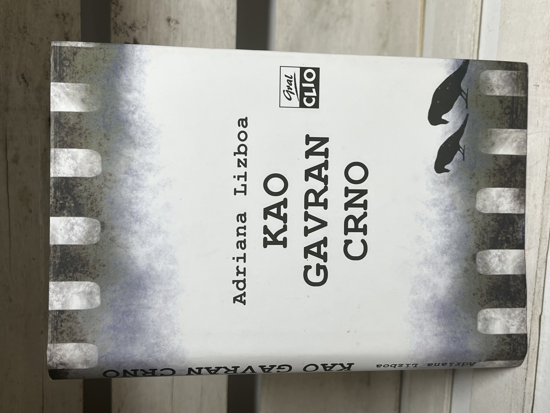 Kao gavran crno — Adriana Lizboa
