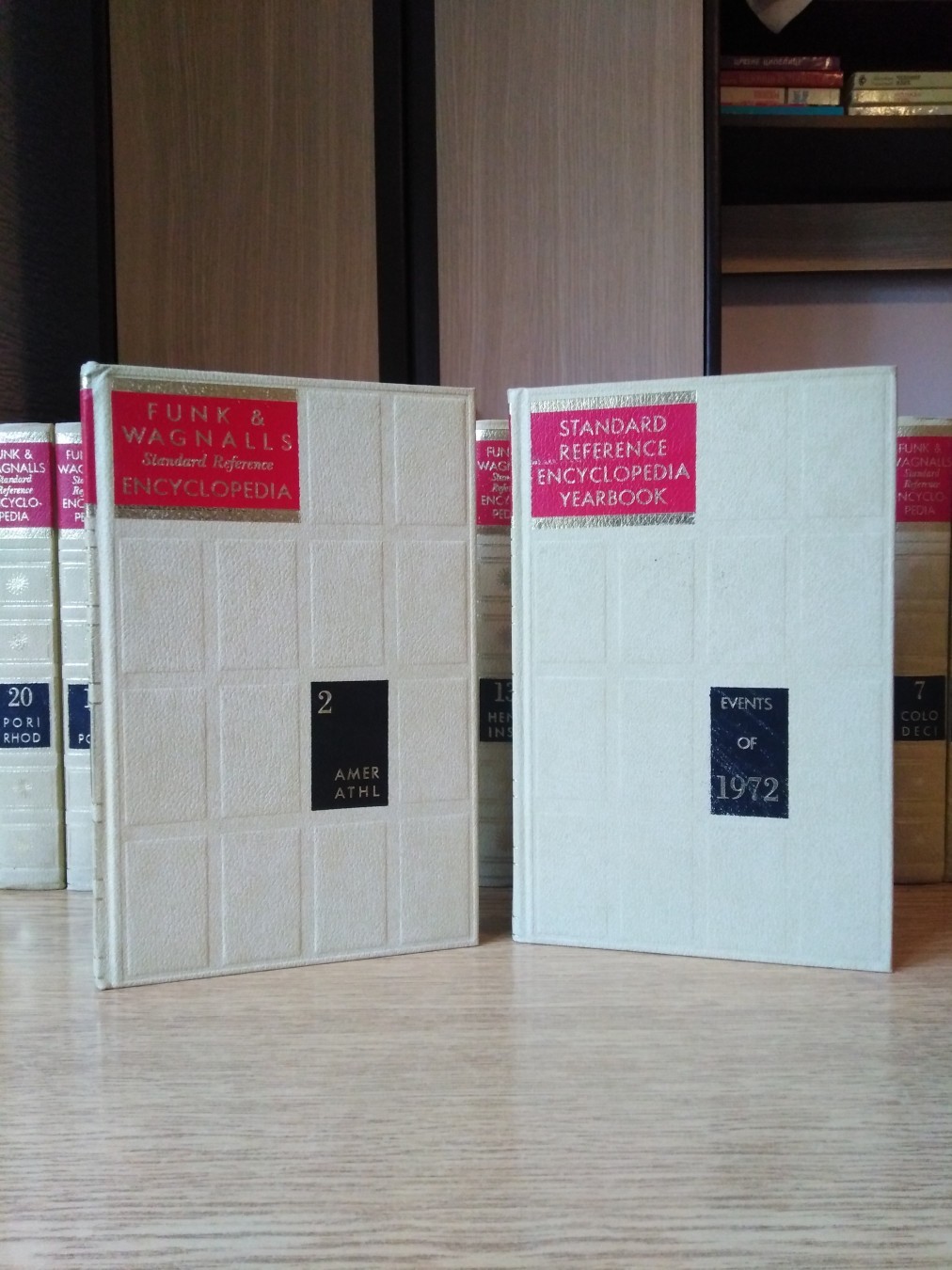Funk & Wagnalls Standard Reference Encyclopedia — Grupa autora