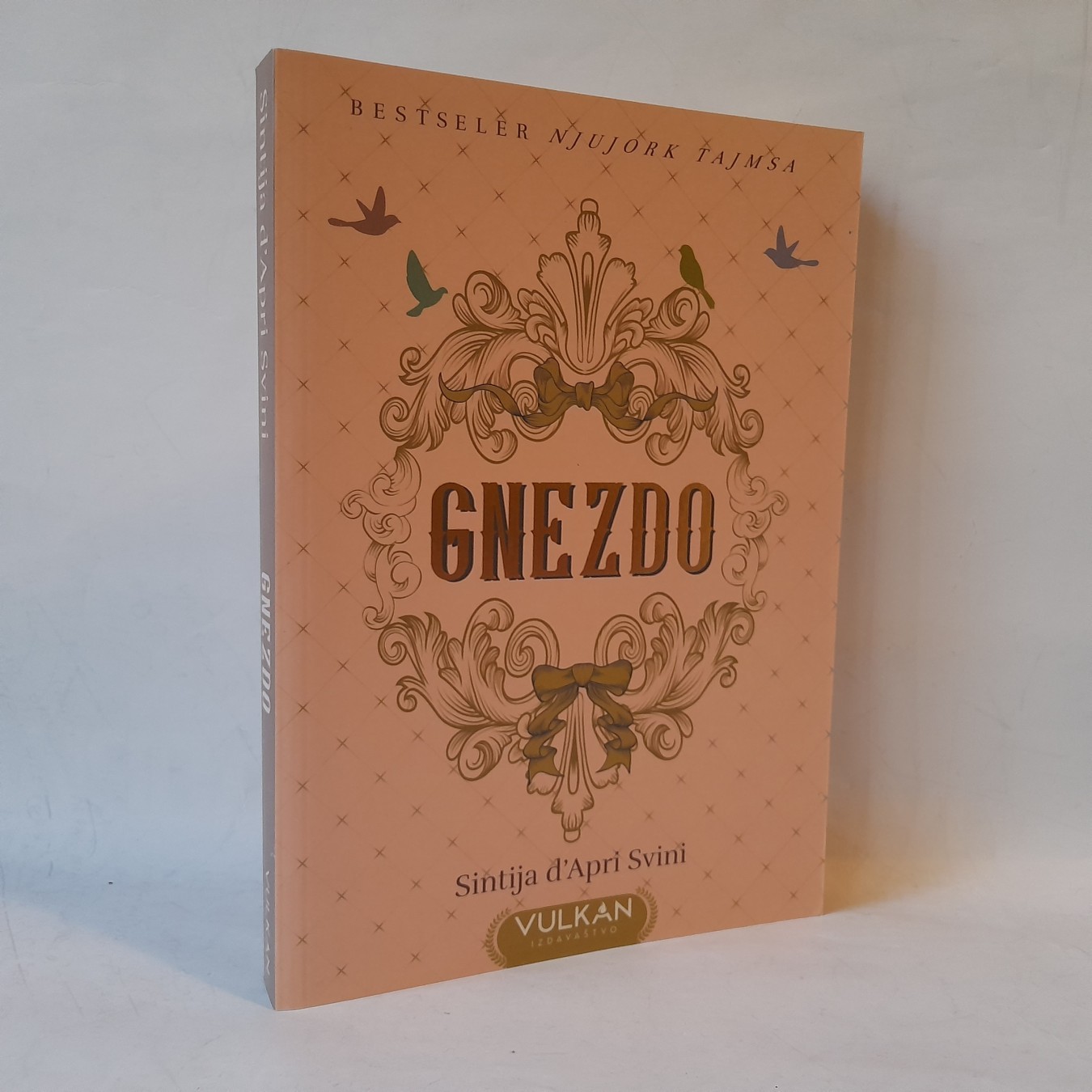 Gnezdo — Sintija d'Apri Svini