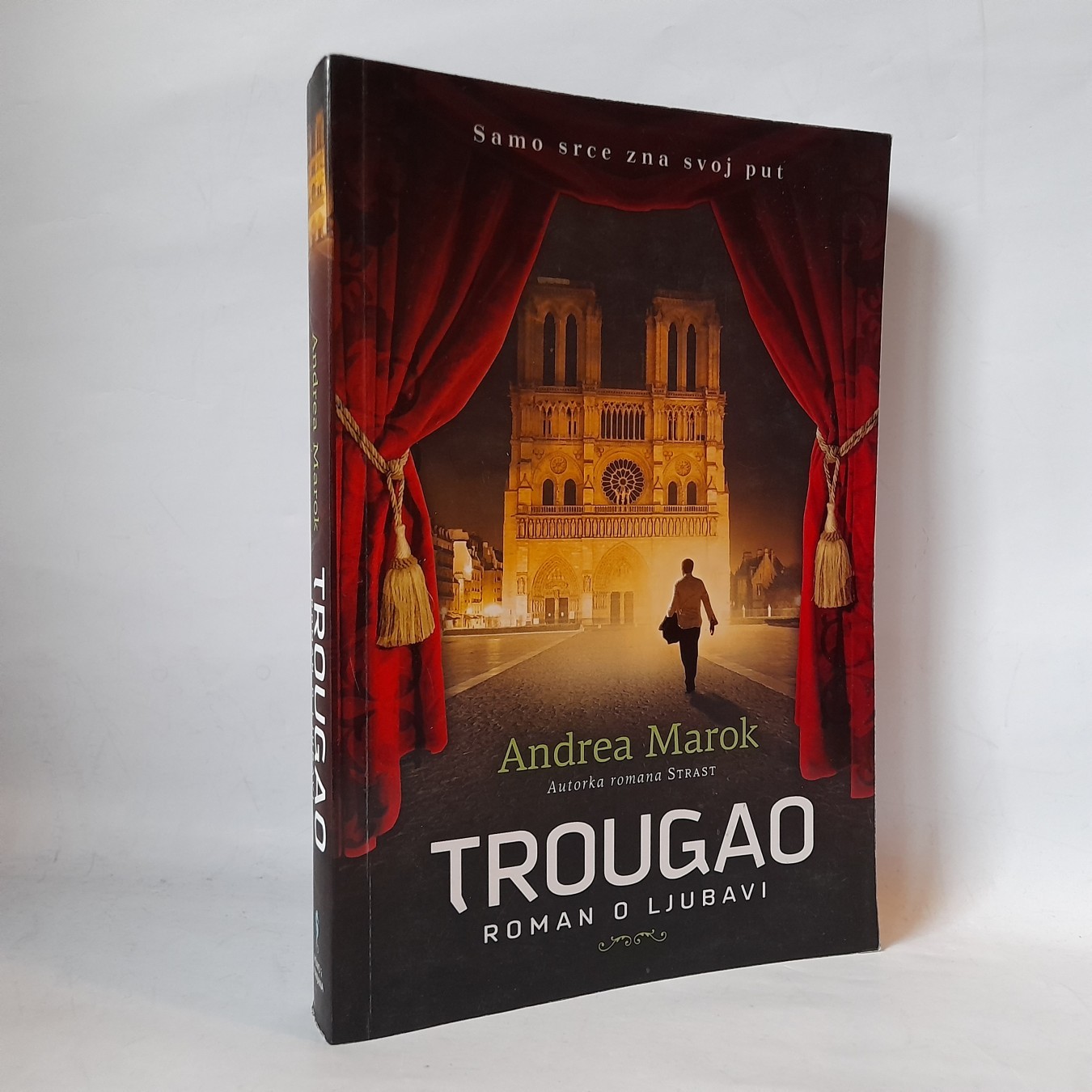 Trougao: roman o ljubavi — Andrea Marok