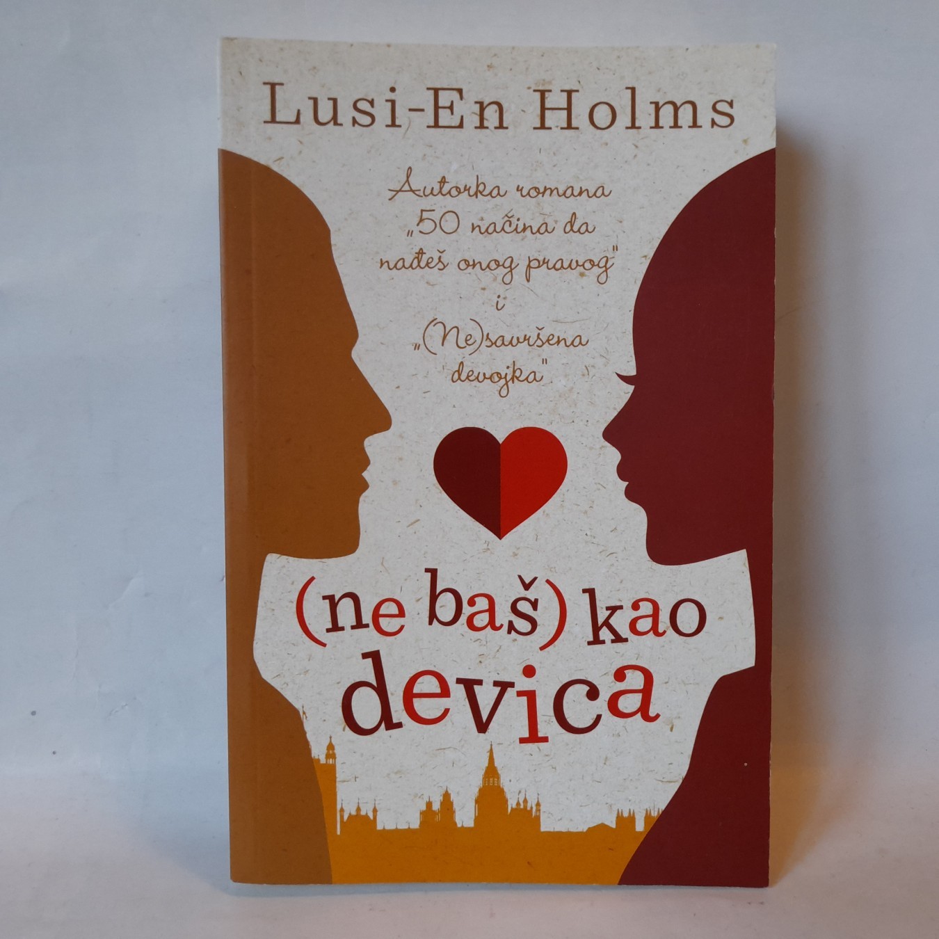 Ne baš kao devica — Lusi En Holms