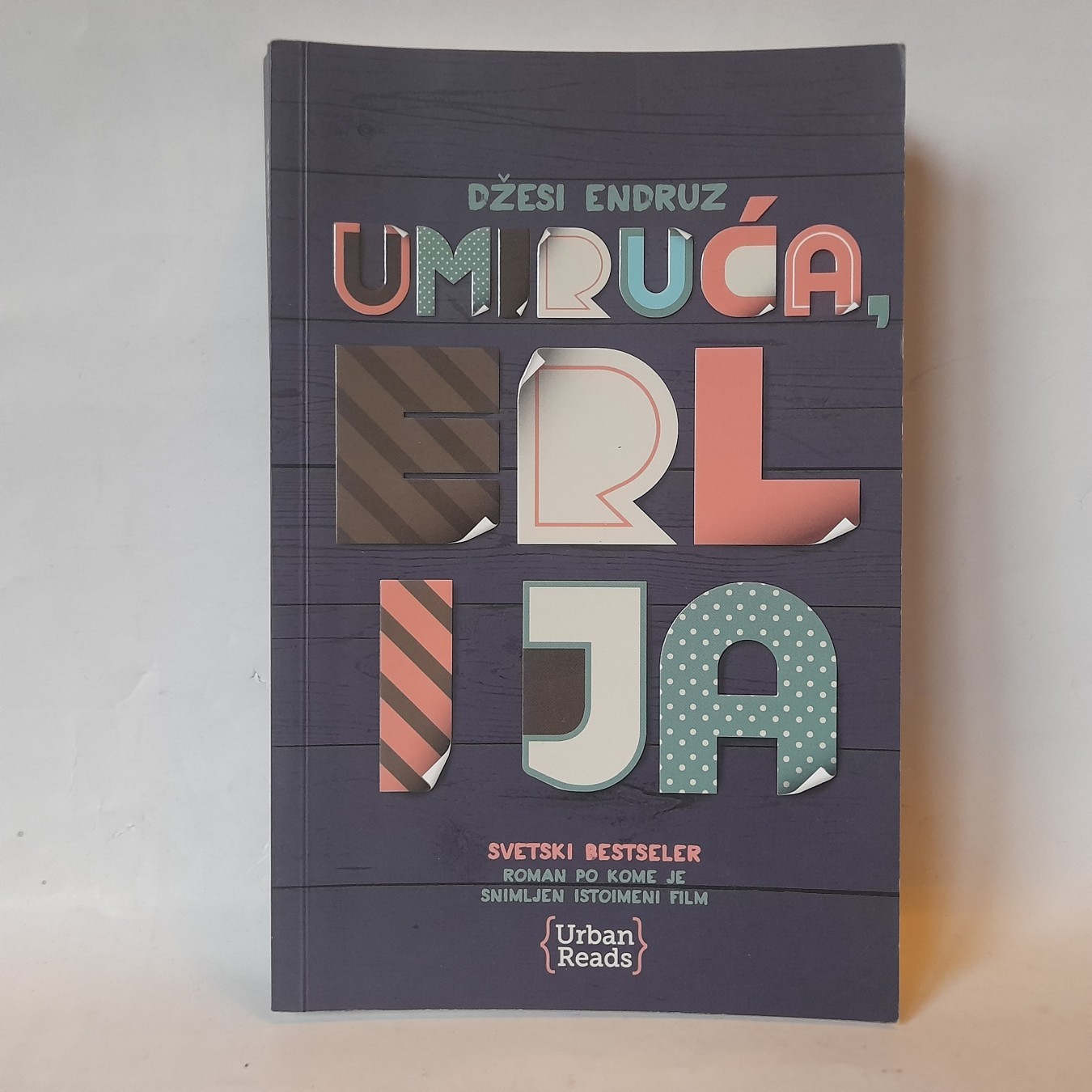 Umiruća, Erl i ja — Džesi Endruz