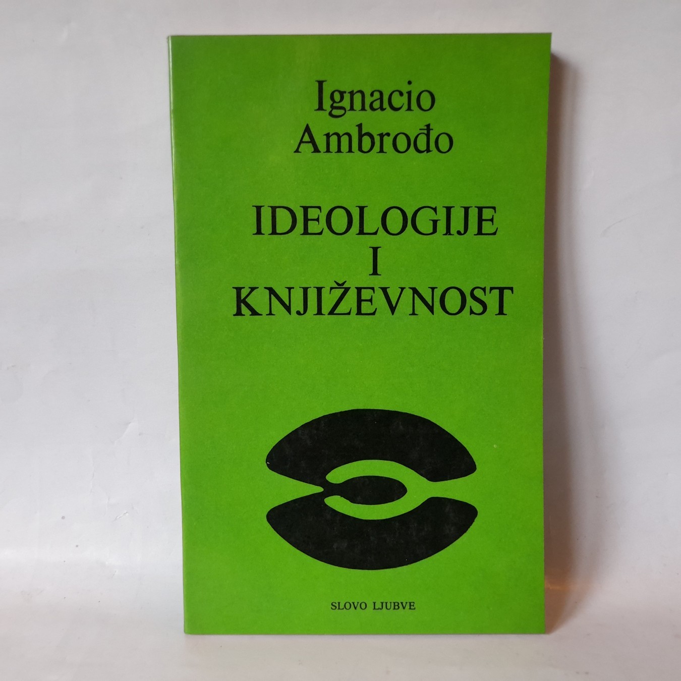 Ideologije i književnost — Ignacio Ambrođo