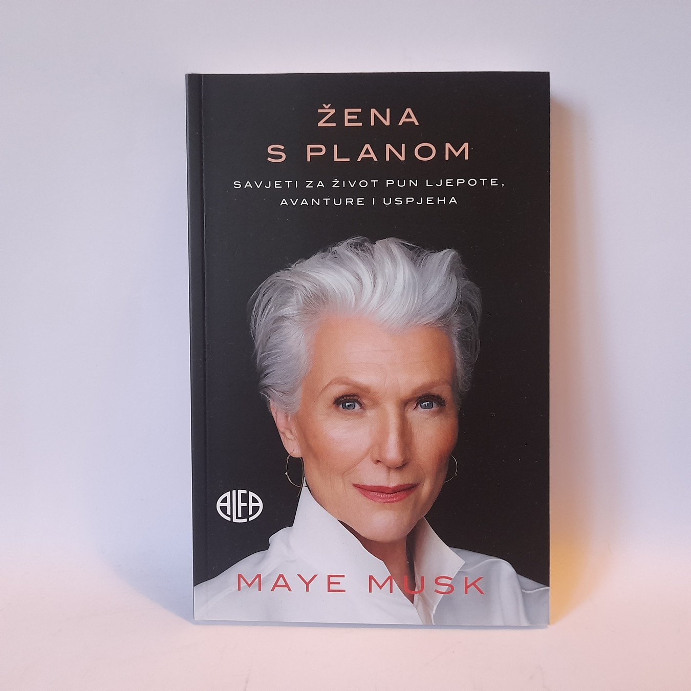 Žena s planom — Mej Mask