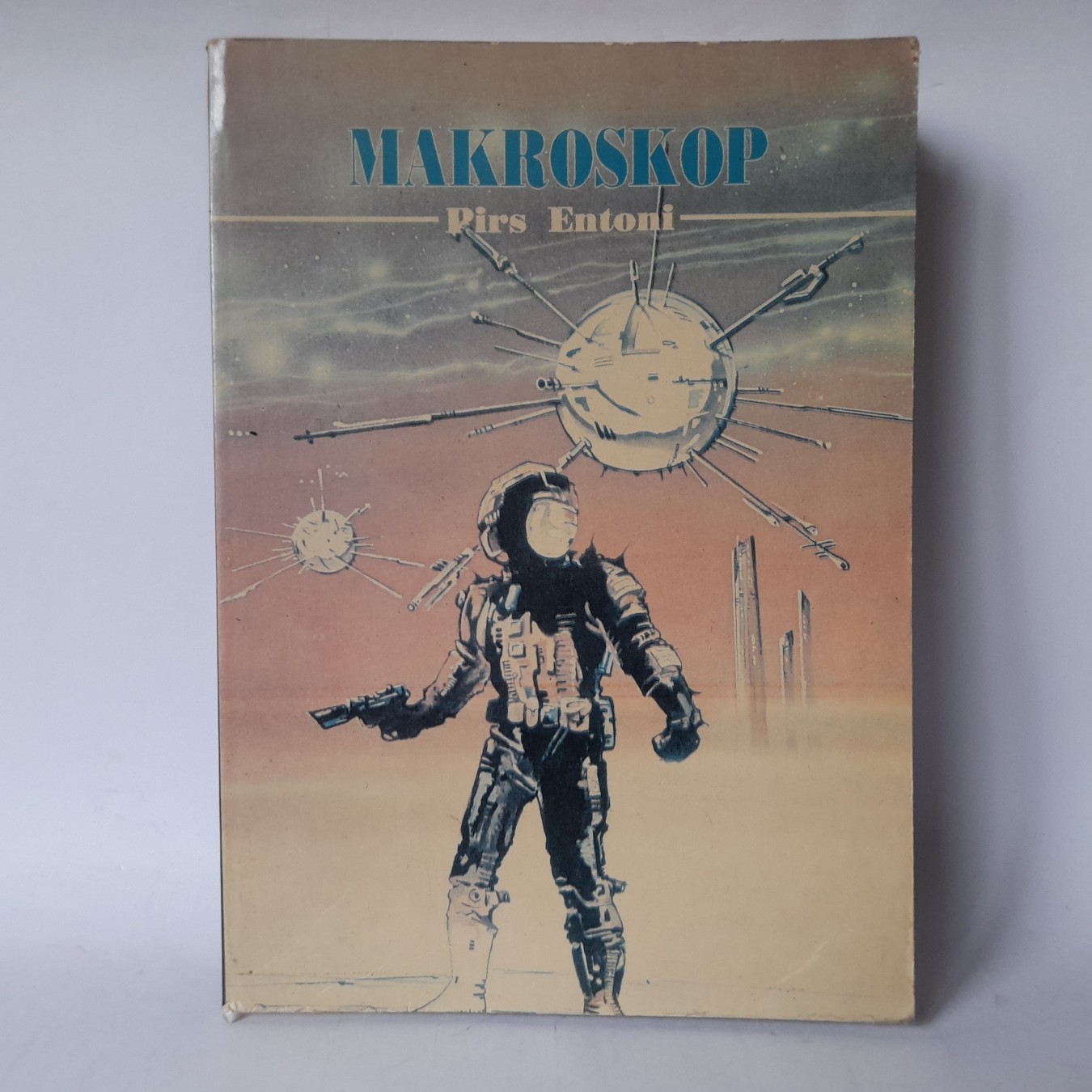 Makroskop — Pirs Entoni