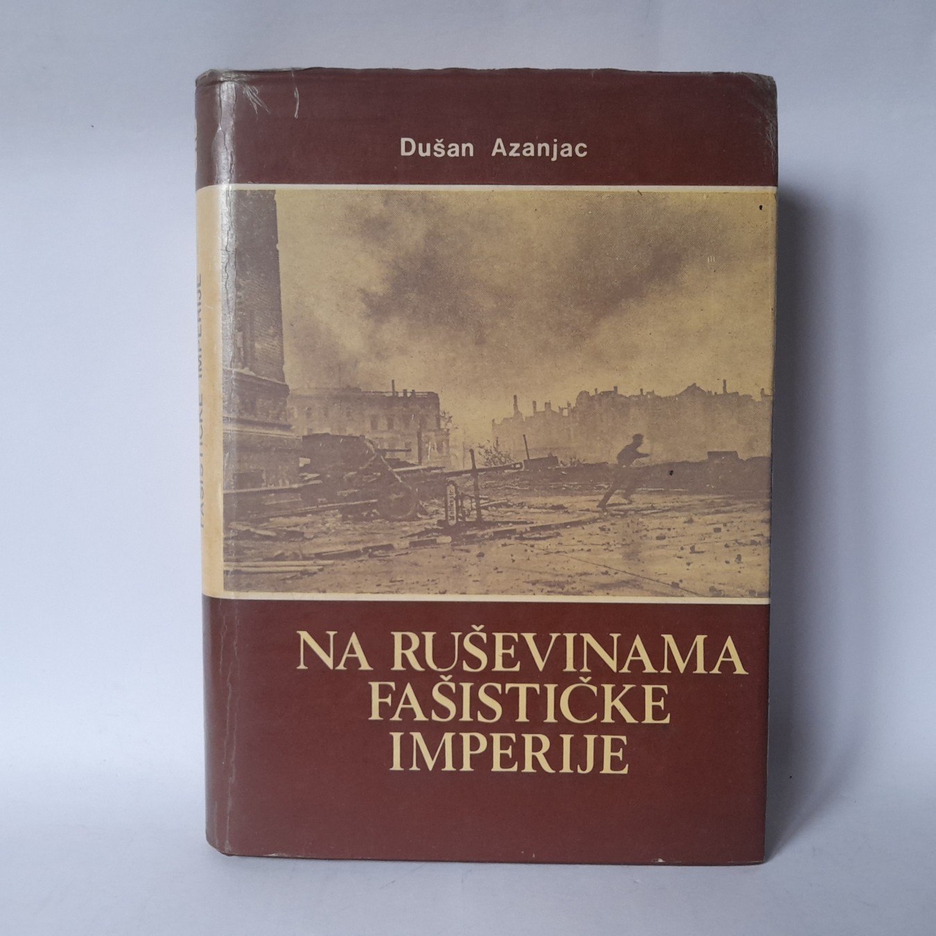 Na ruševinama fašističke imperije — Dušan Azanjac