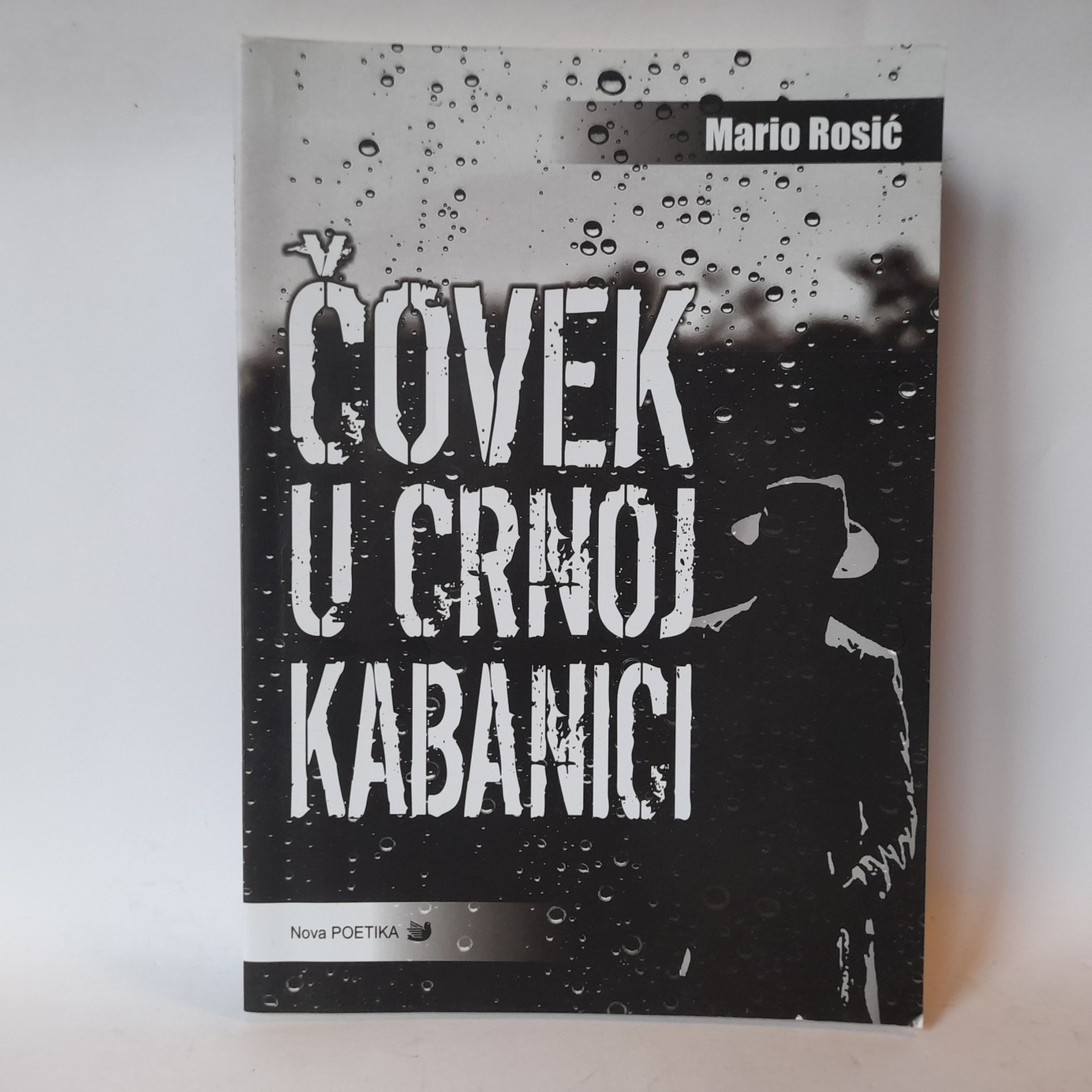 Čovek u crnoj kabanici — Mario Rosić