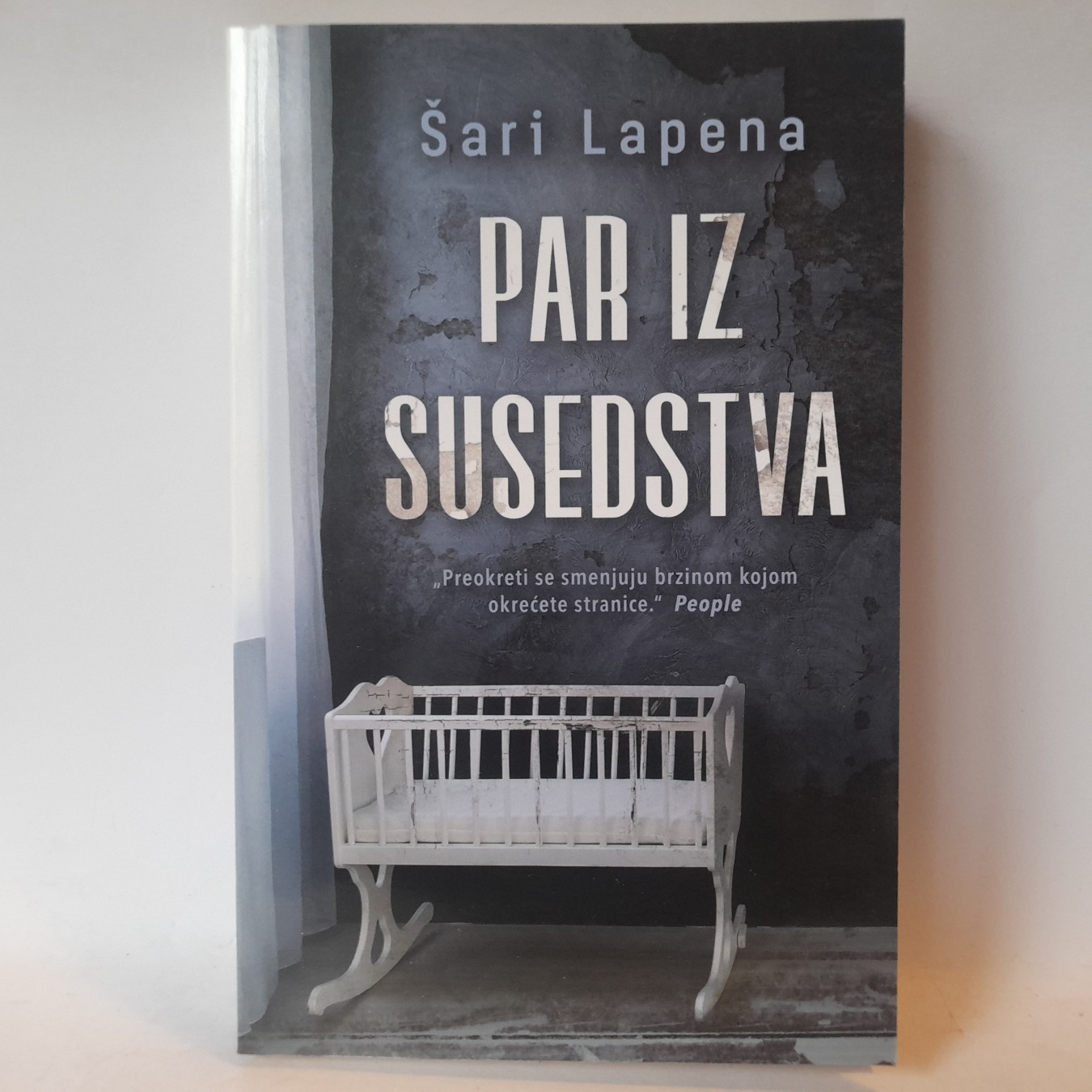 Par iz susedstva — Šeri Lapena