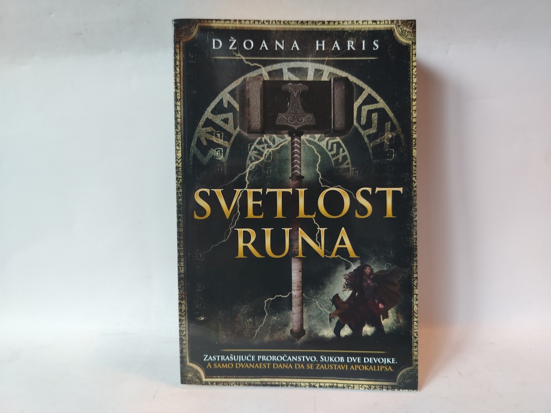 Svetlost runa — Džoana Haris