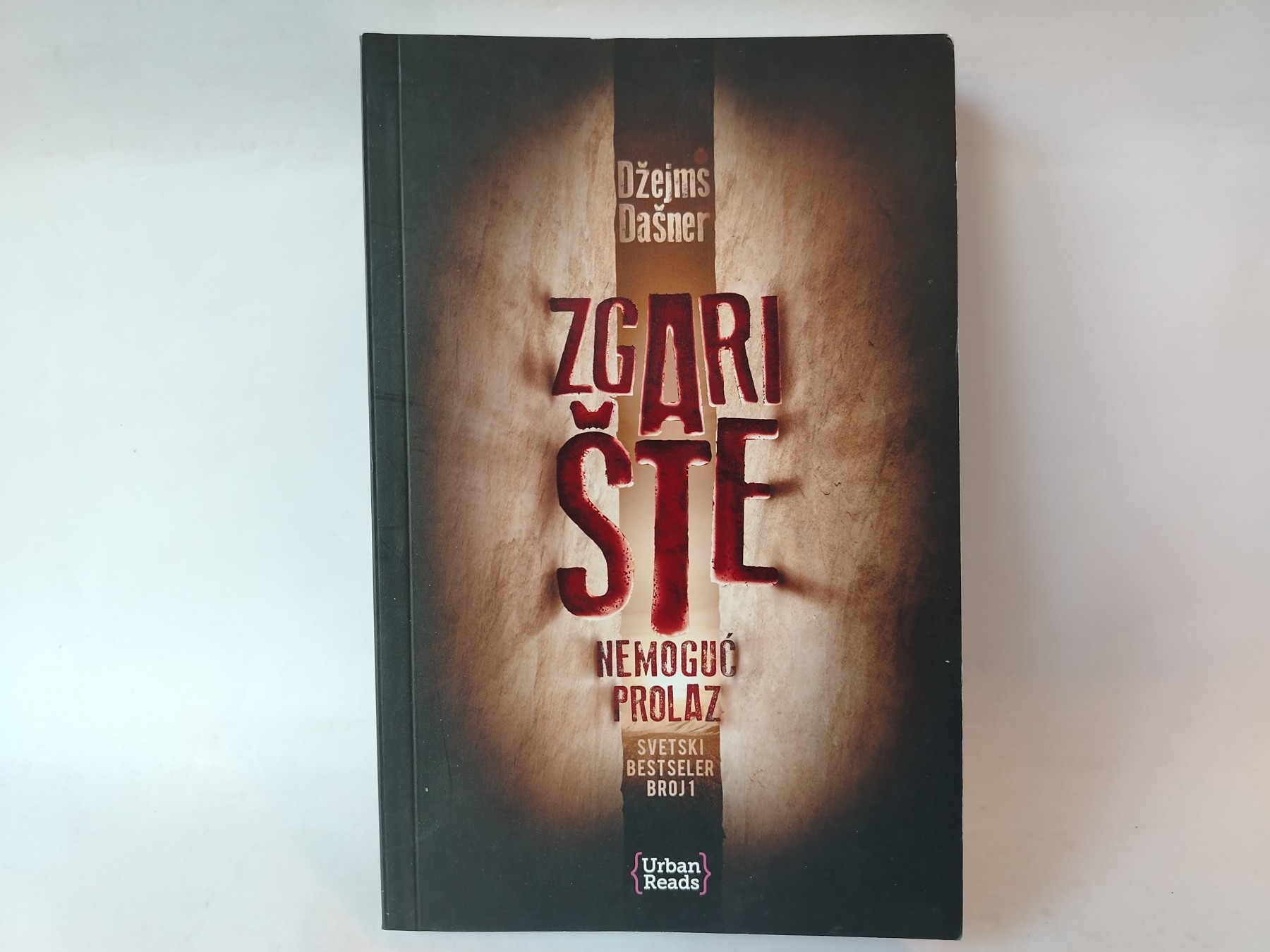 Zgarište: nemoguć prolaz — Džejms Dašner