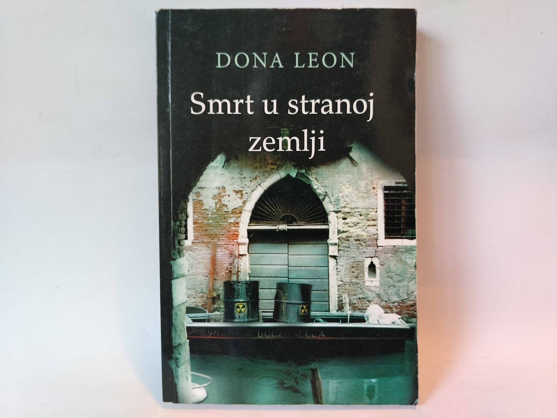Smrt u stranoj zemlji — Dona Leon