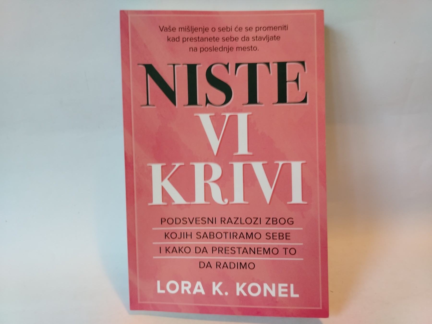Niste vi krivi — Lora K. Konel
