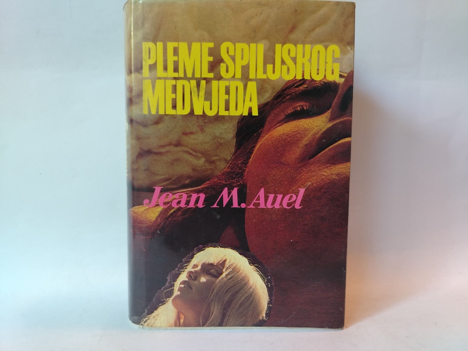 Pleme spiljskog medvjeda — Džin M. Oel