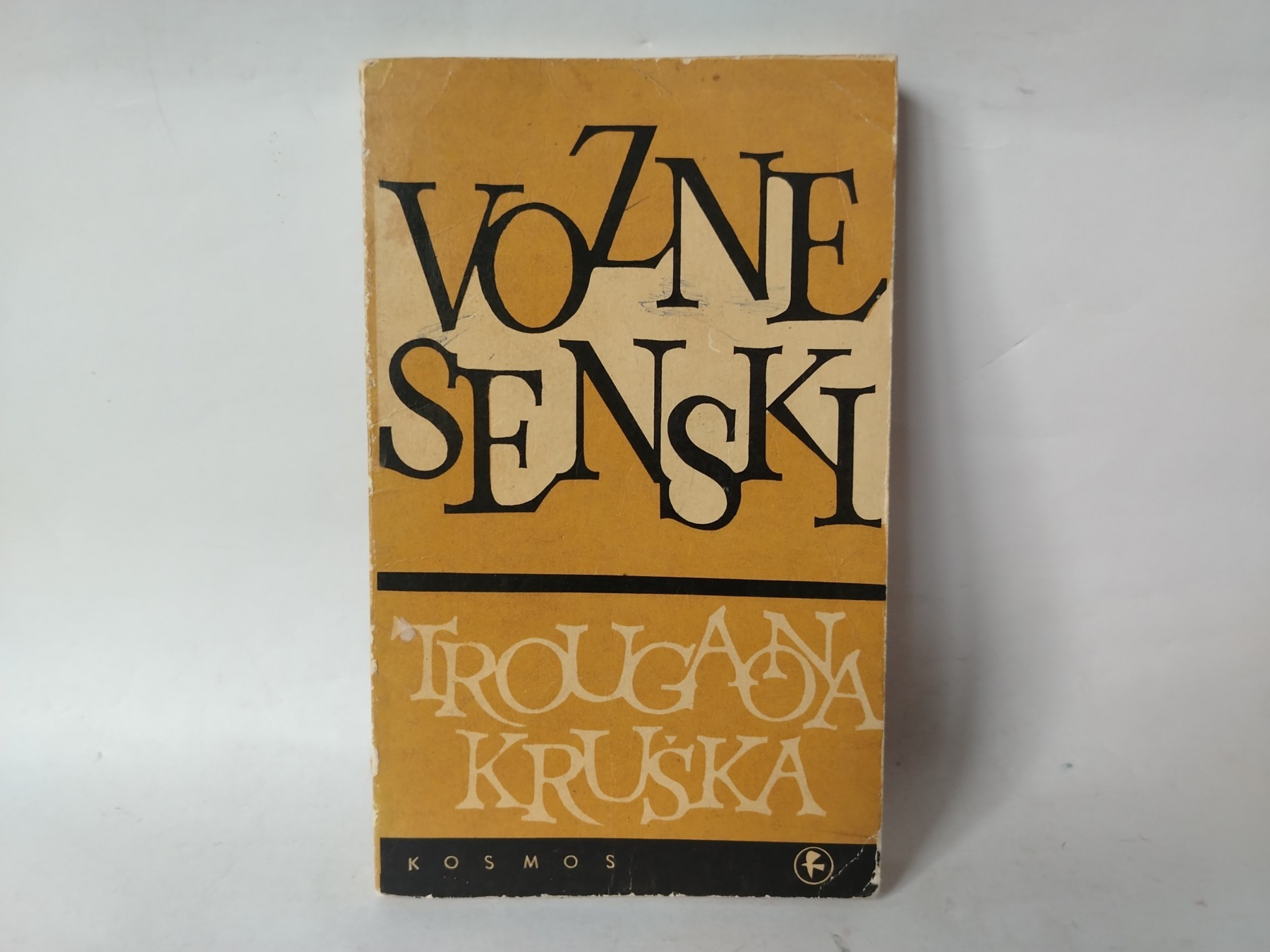 TROUGAONA KRUŠKA (lirika) — Andrej Voznesenski