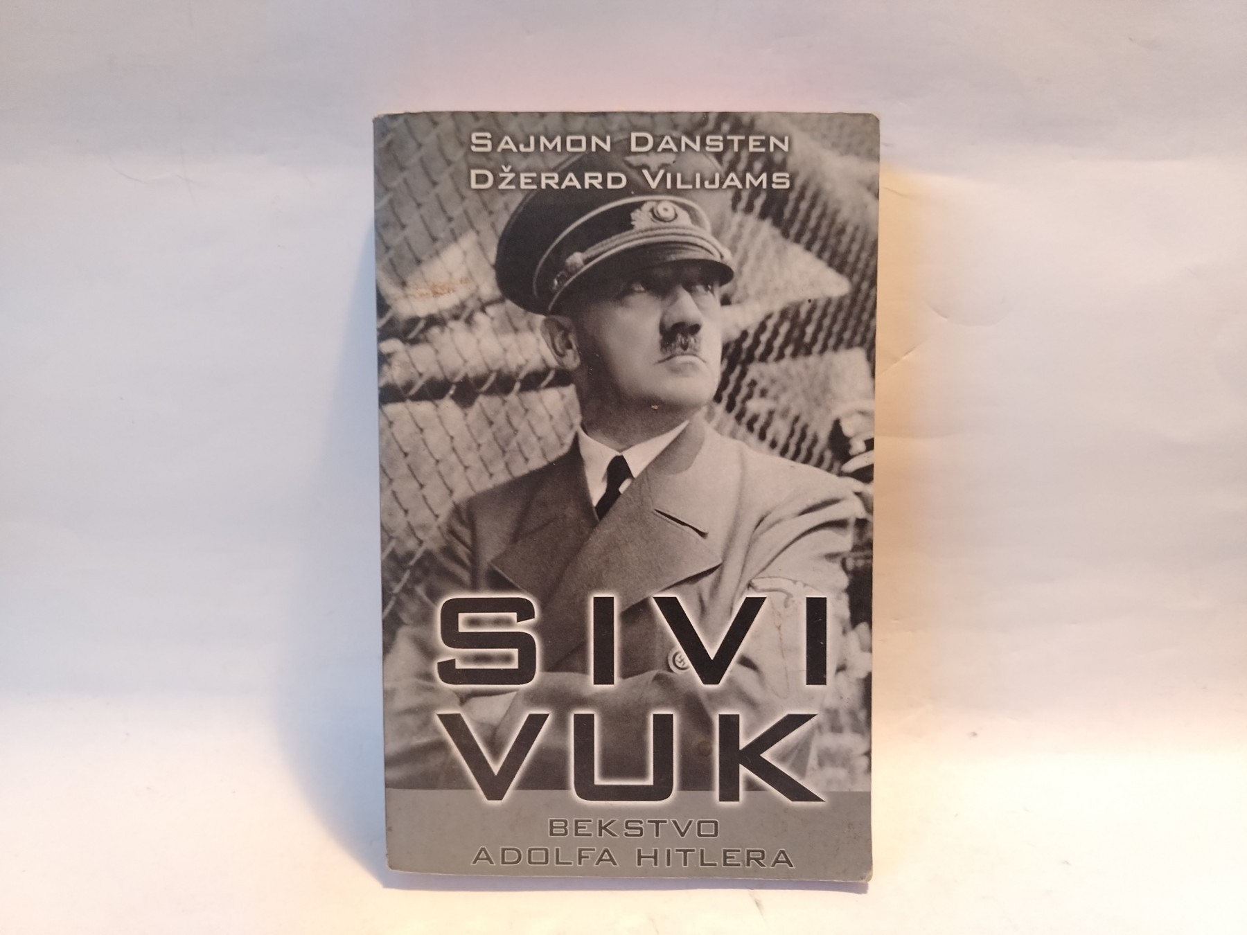 SIVI VUK- Bekstvo Adolfa Hitlera Sajmon Dansten, Džerar — Sajmon Dansten i Džerard Vilijams