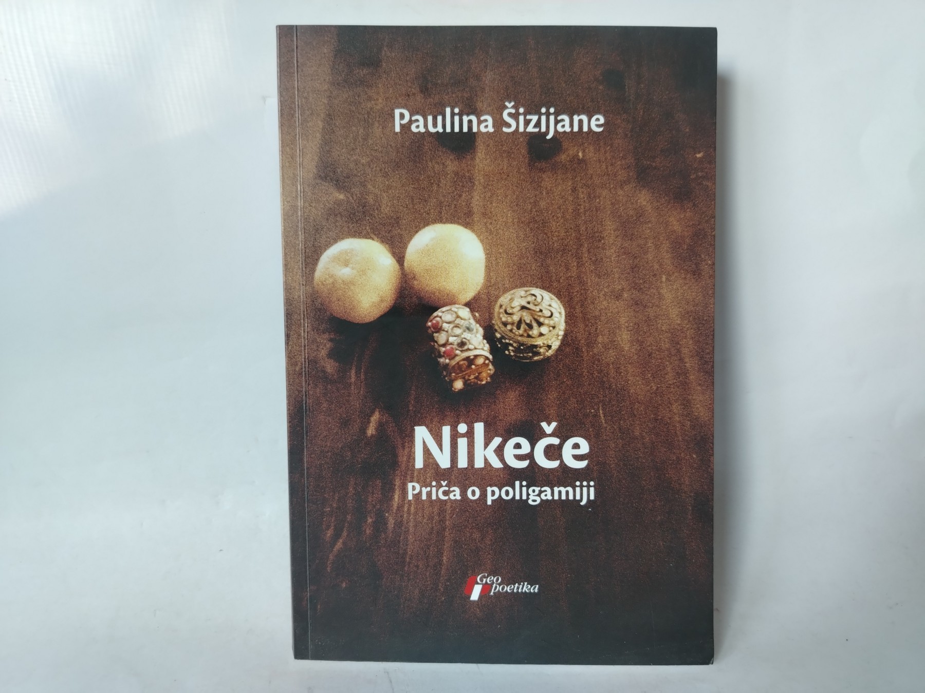 Nikeče,priča o poligamiji, P.Šizijane, geopoetika — Patrisija Šizijane