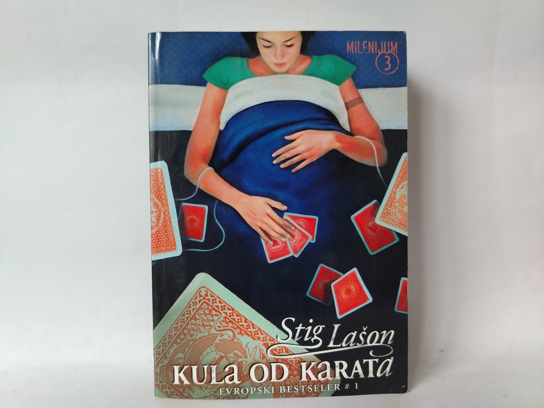 Kula od karata — Stig Lason
