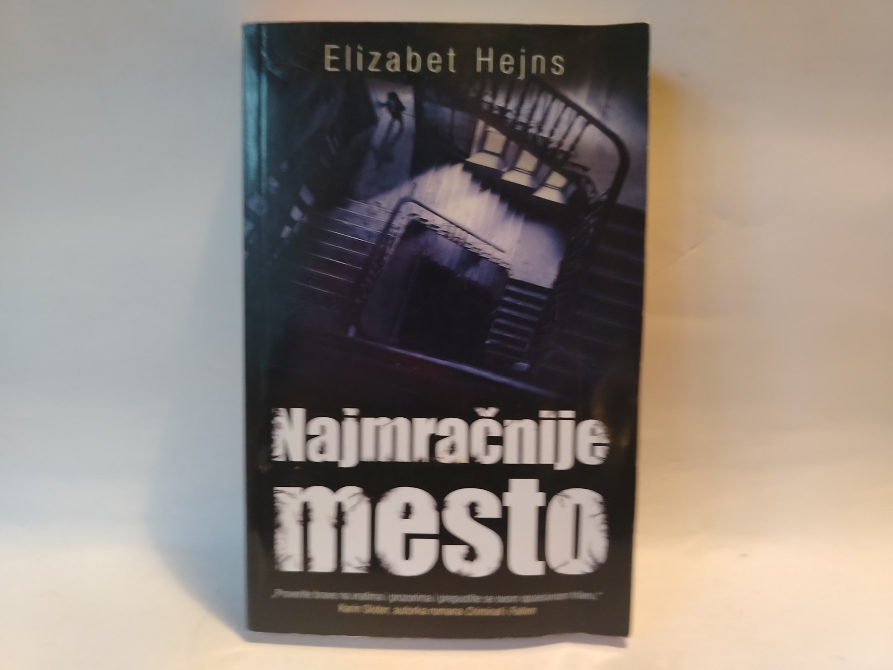 Najmračnije mesto — Elizabet Hejns