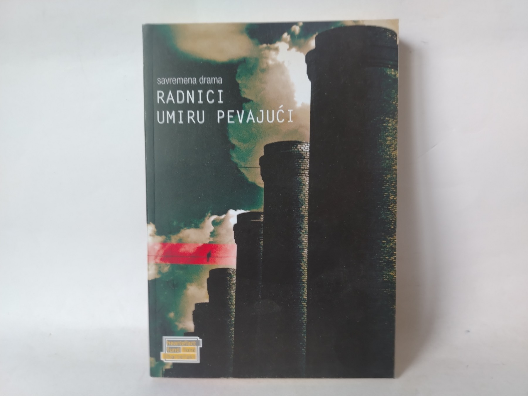 Radnici umiru pevajući — Grupa autora