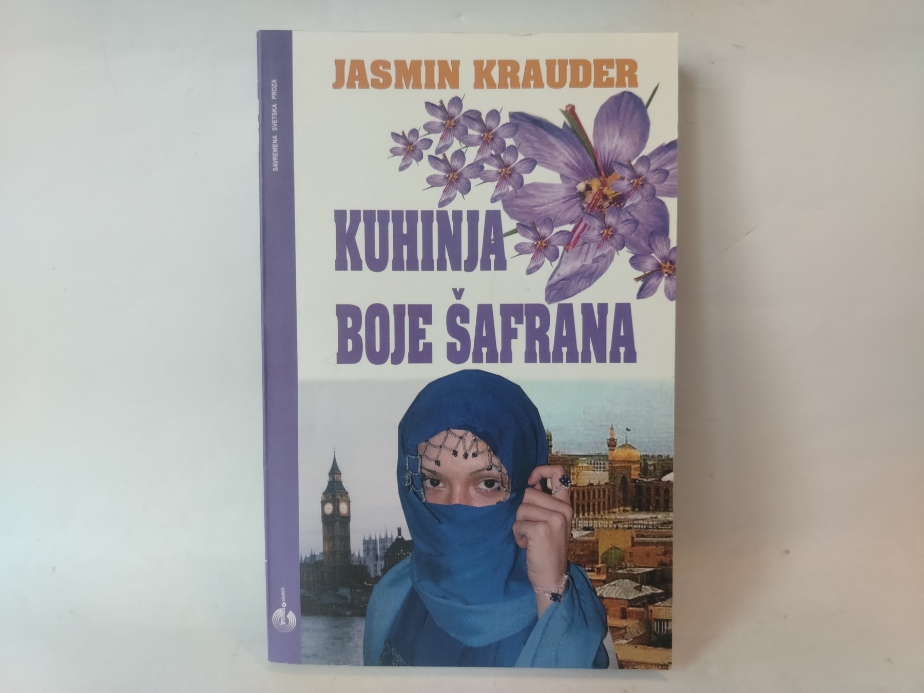 Kuhinja boje šafrana — Jasmin Krauder