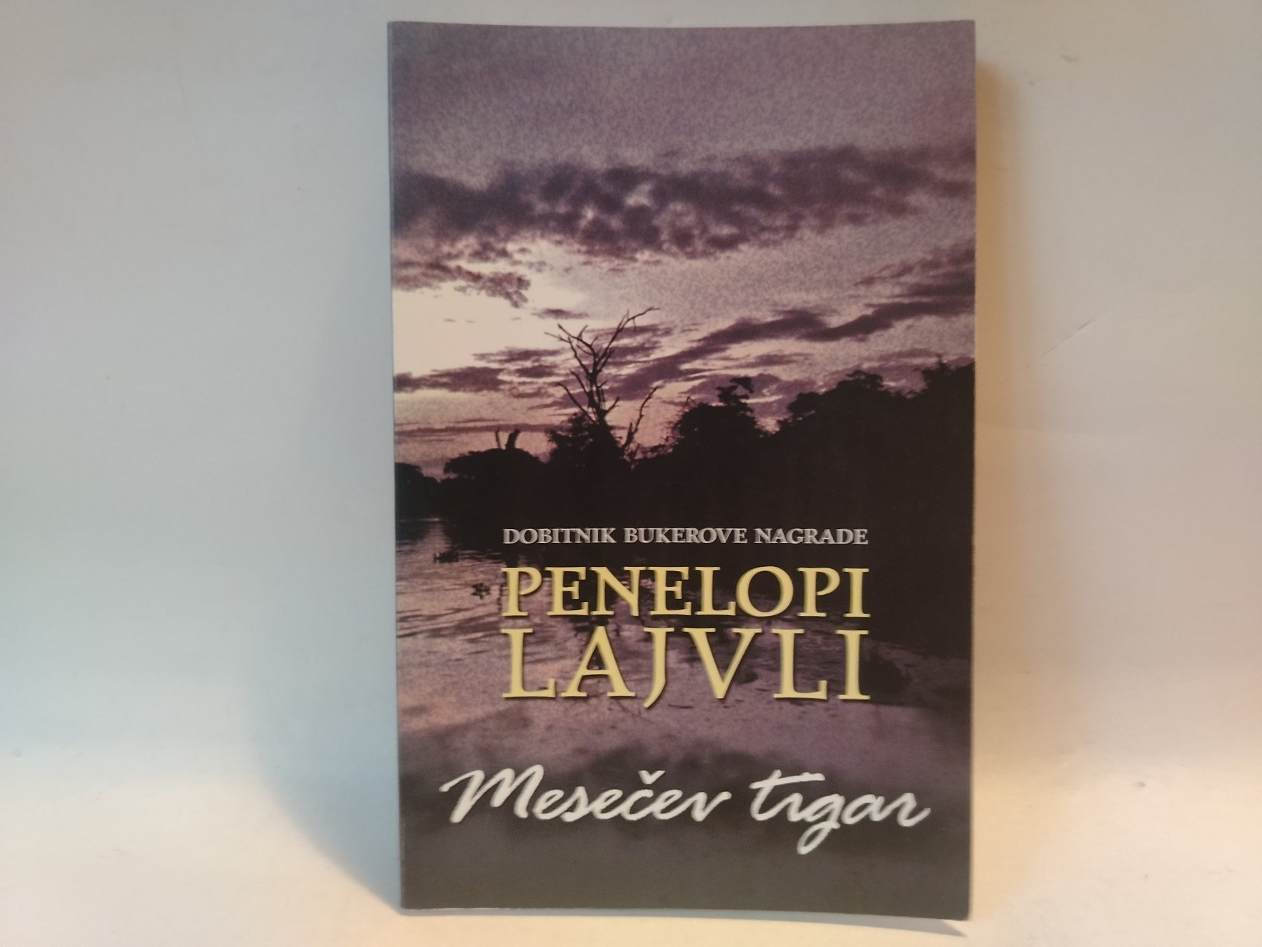 Mesečev tigar — Penelopi Lajvli