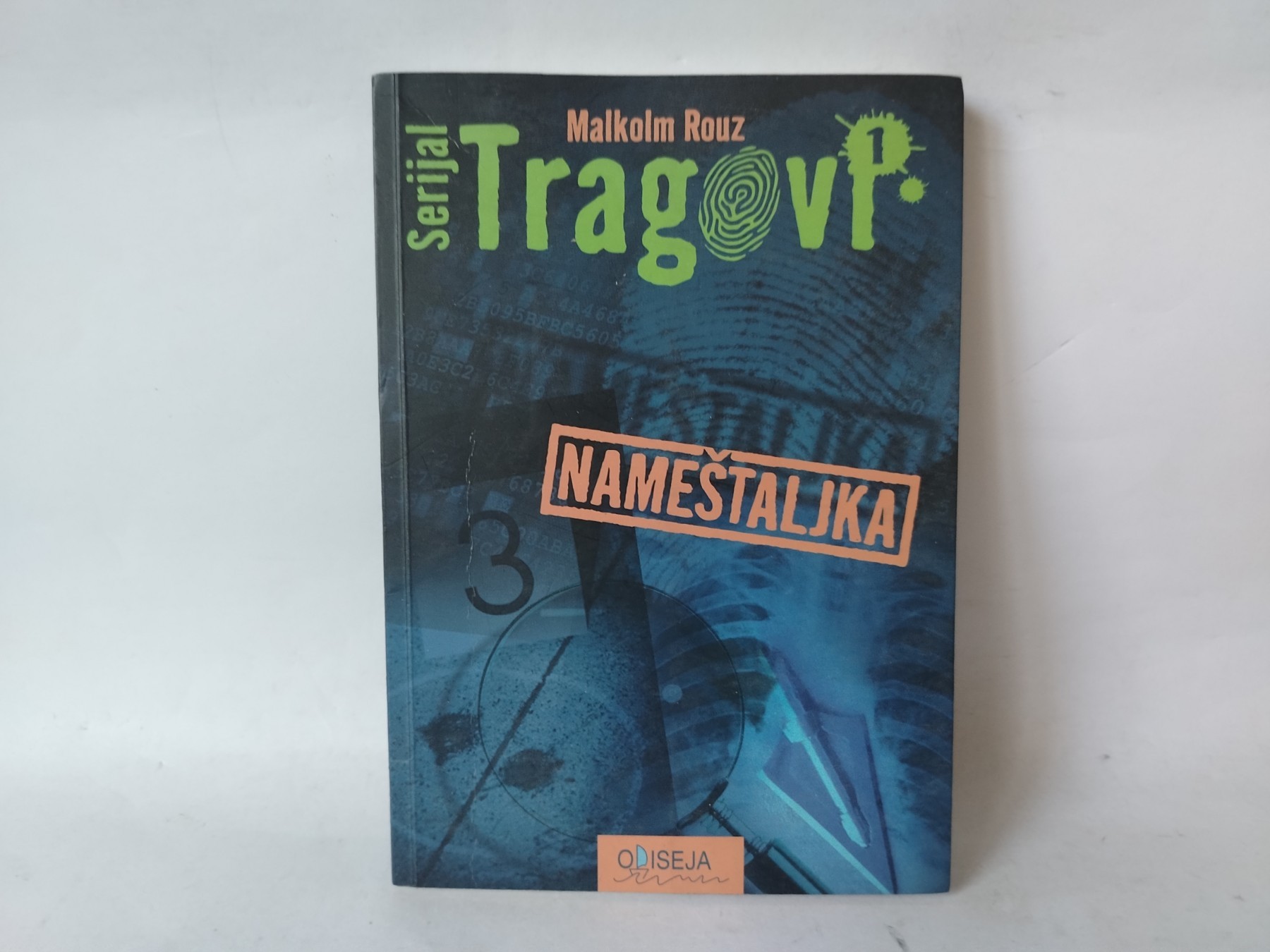 Nameštaljka — Malkolm Rouz