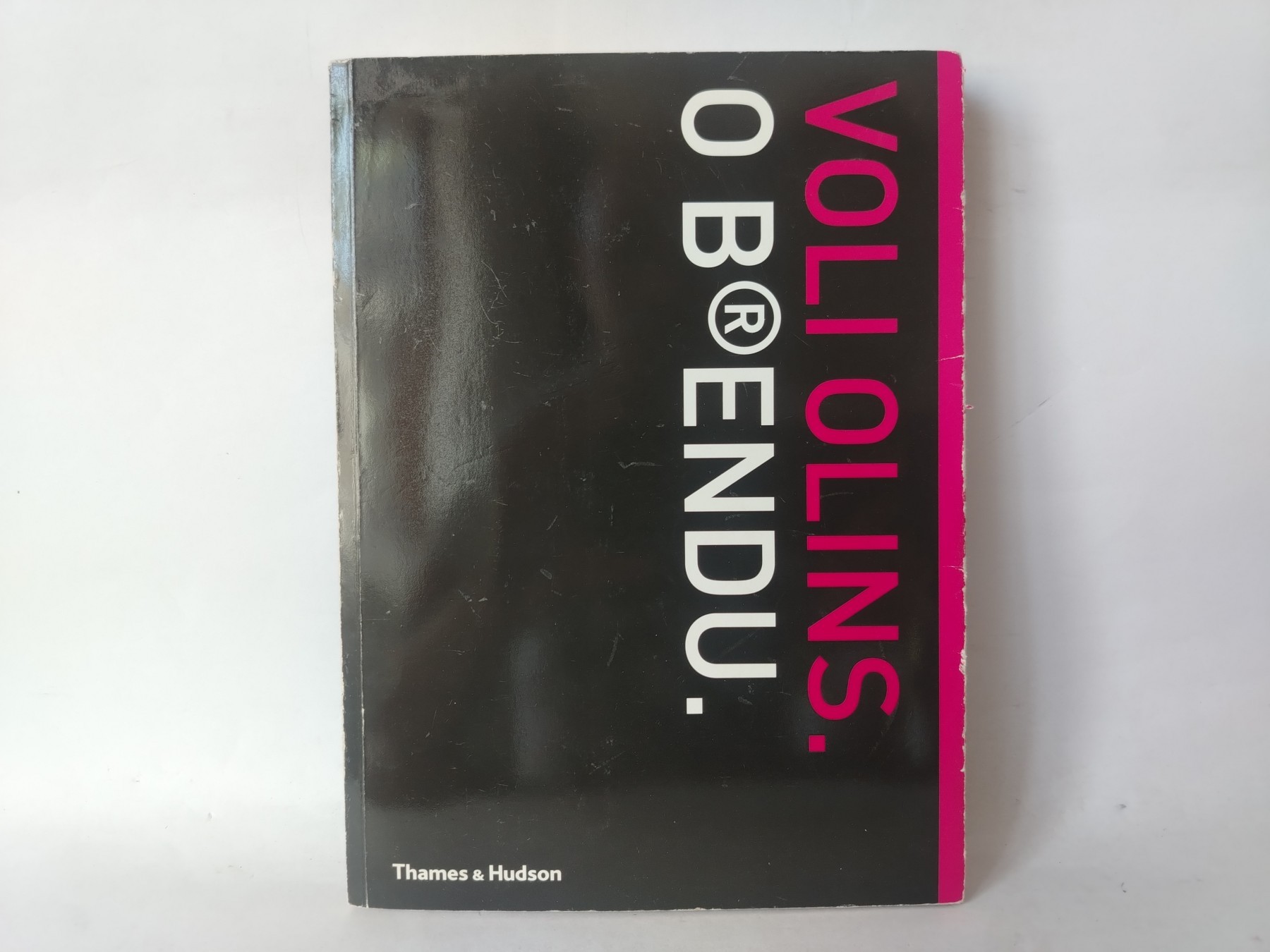 O brendu — Voli Olins
