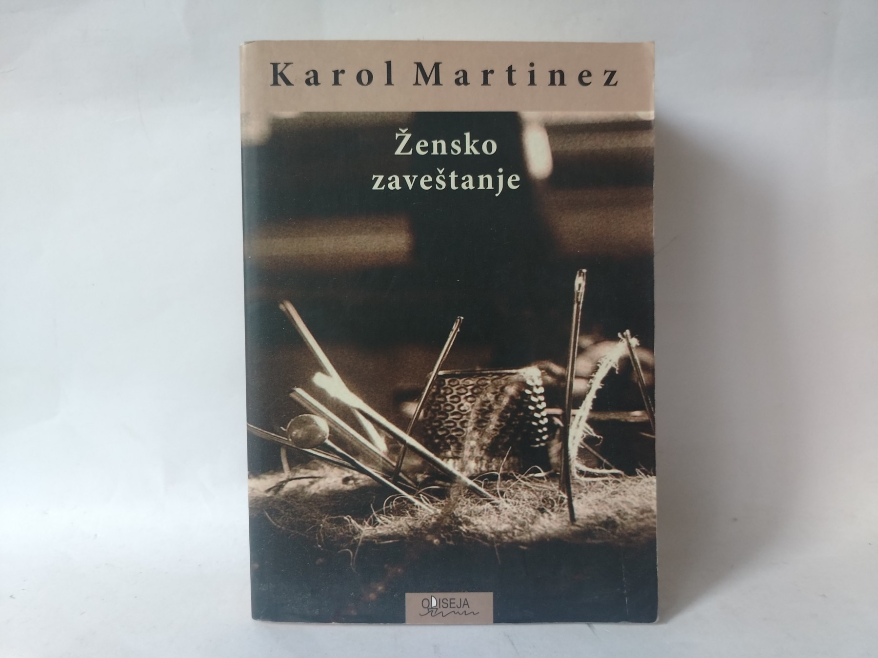 Žensko zaveštanje — Karol Martinez