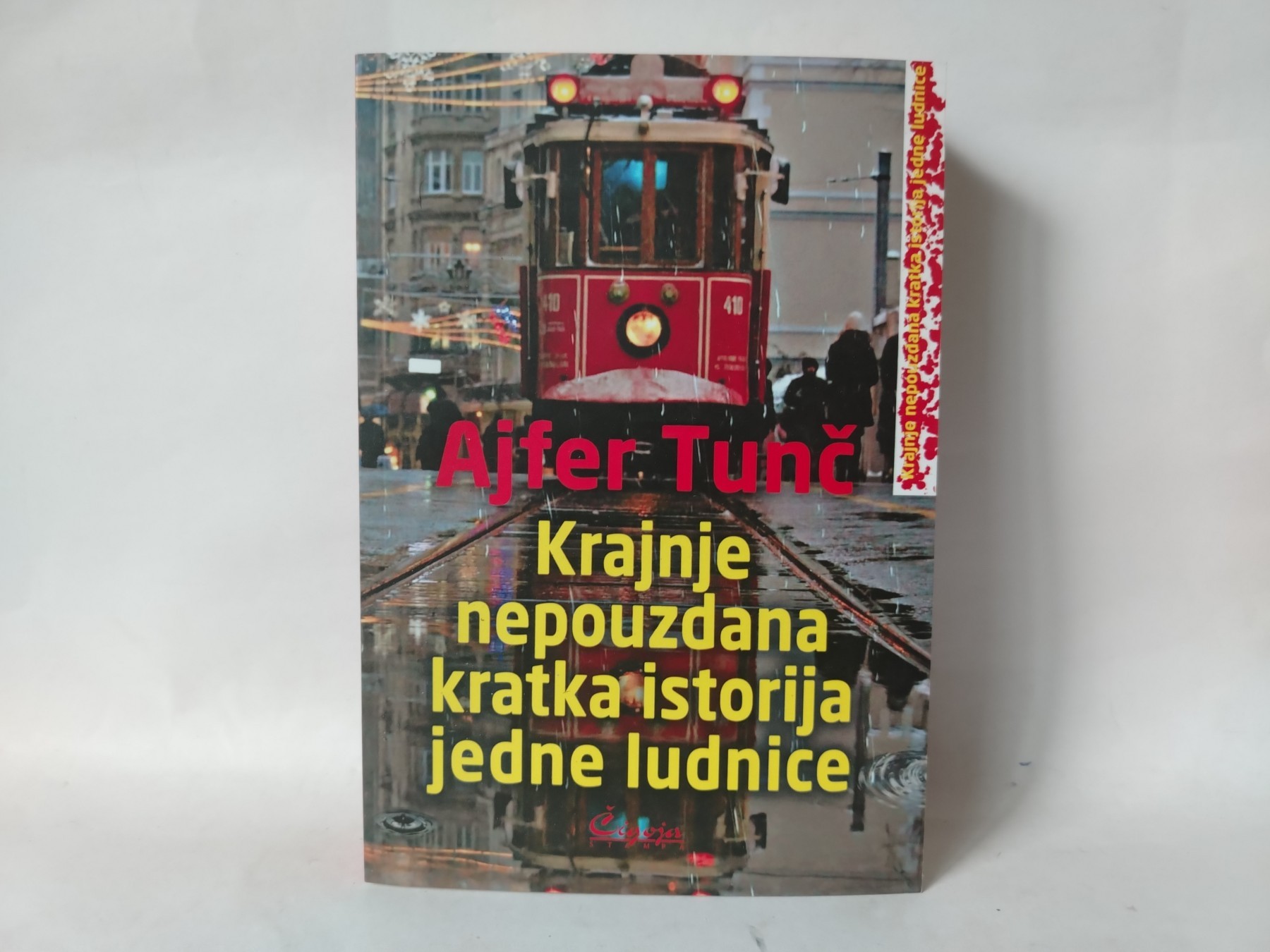 Krajnje nepouzdana kratka istorija jedne ludnice — Ajfer Tunč