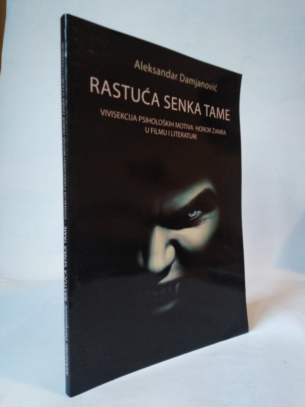 Rastuća senka tame — Aleksandar Damjanović