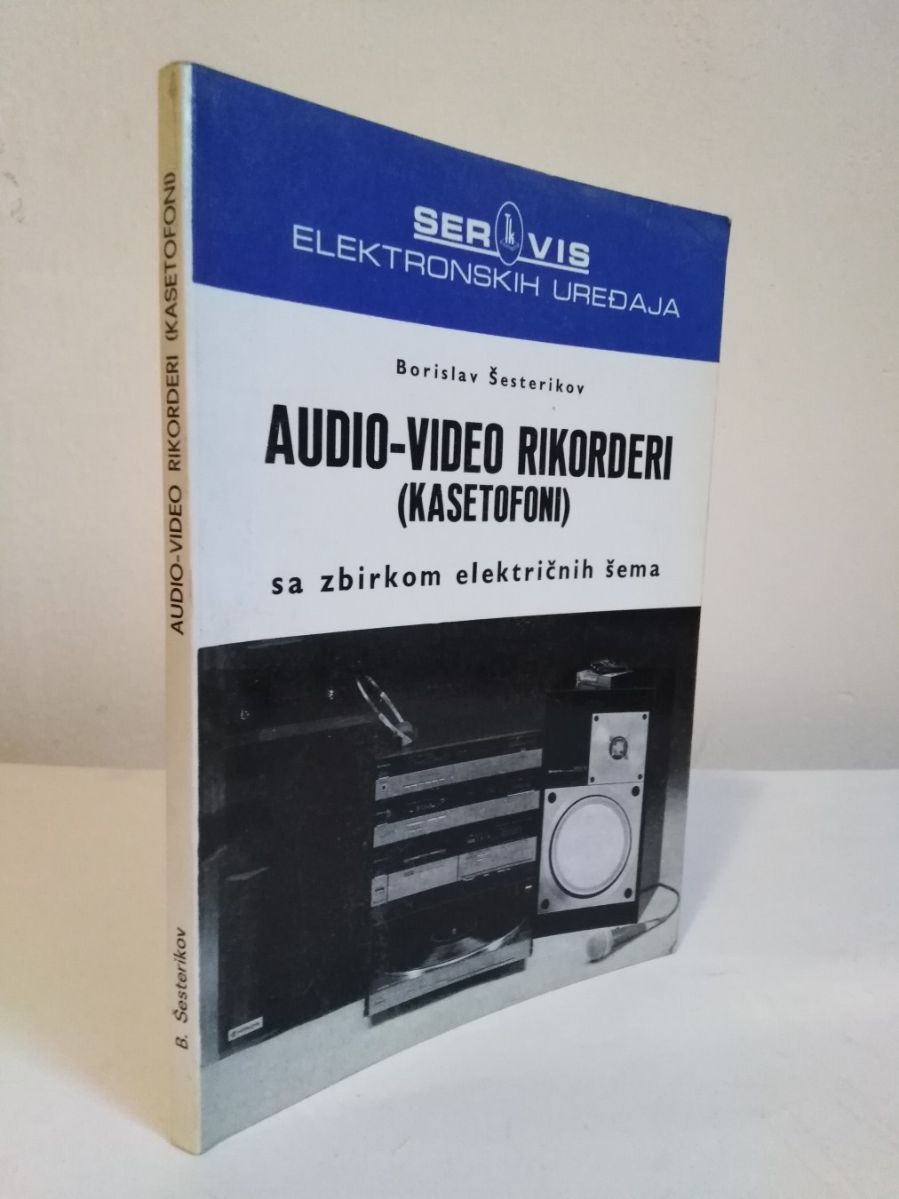 Audio i video rikorderi i kasetofoni — Grupa autora