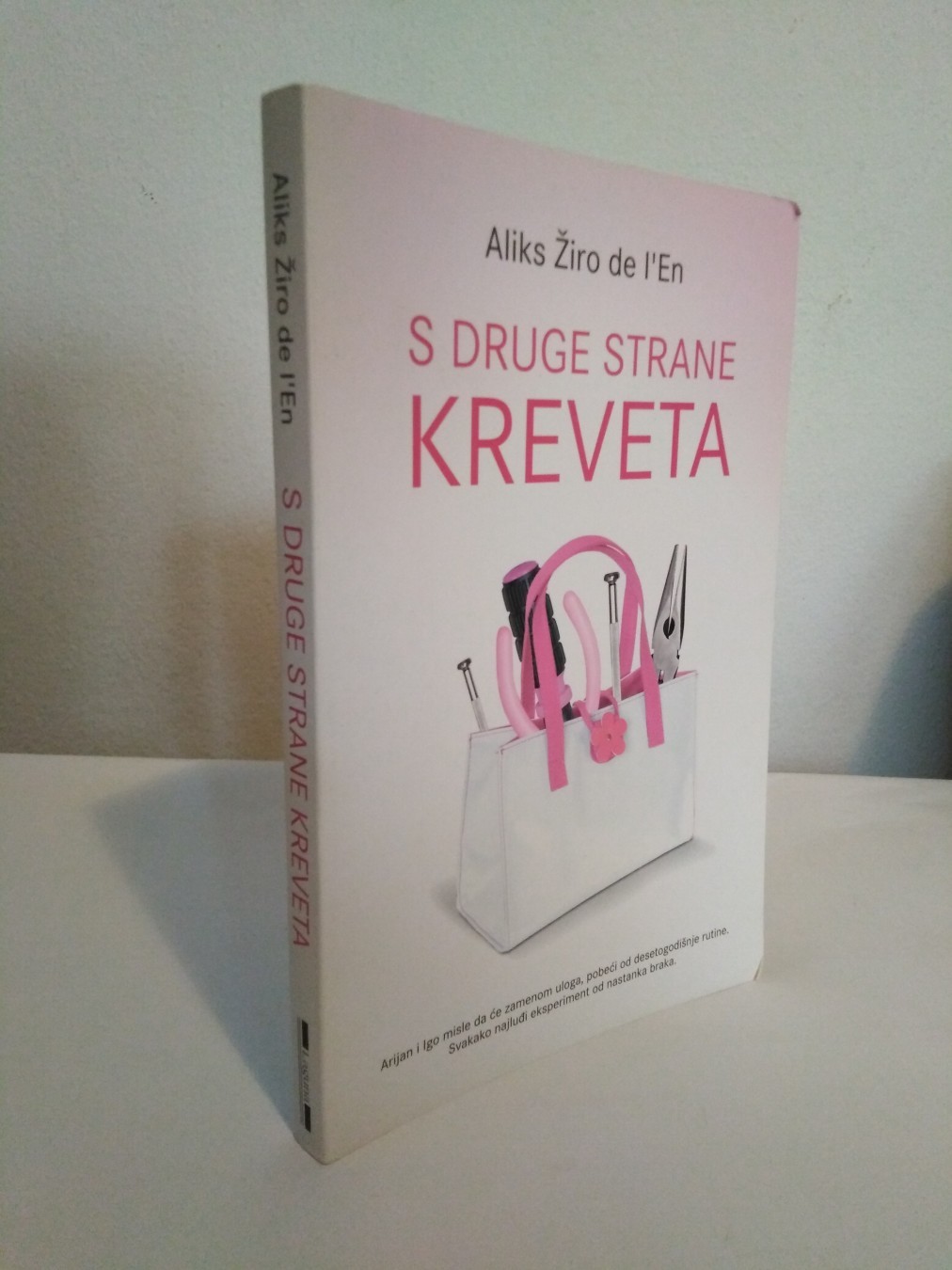 S druge strane kreveta — Aliks Žiro de l’En